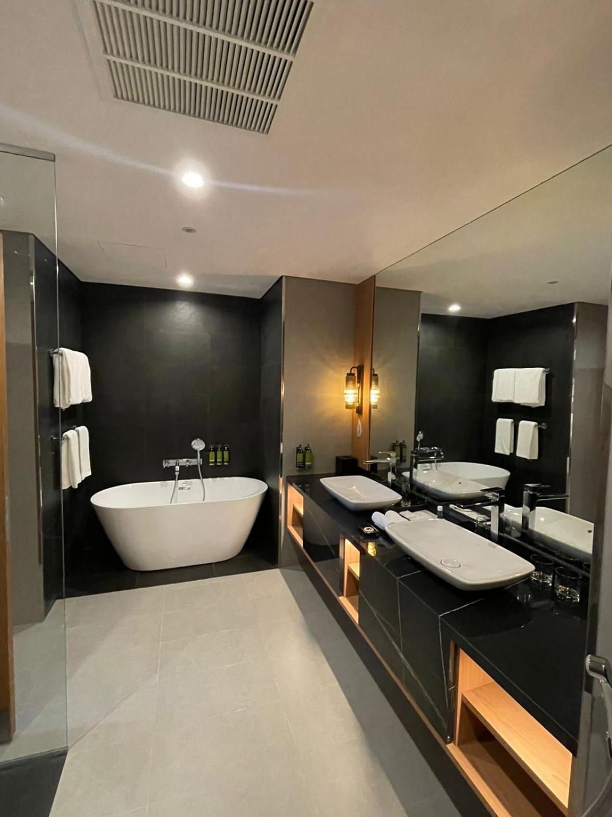 Executive Suite thumbnail 5