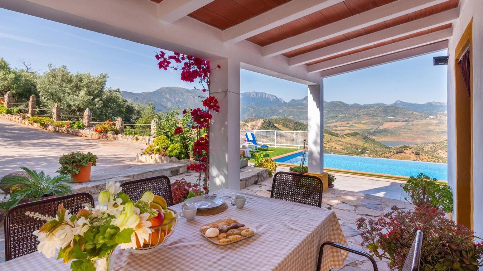 Three-Bedroom Villa photo 3