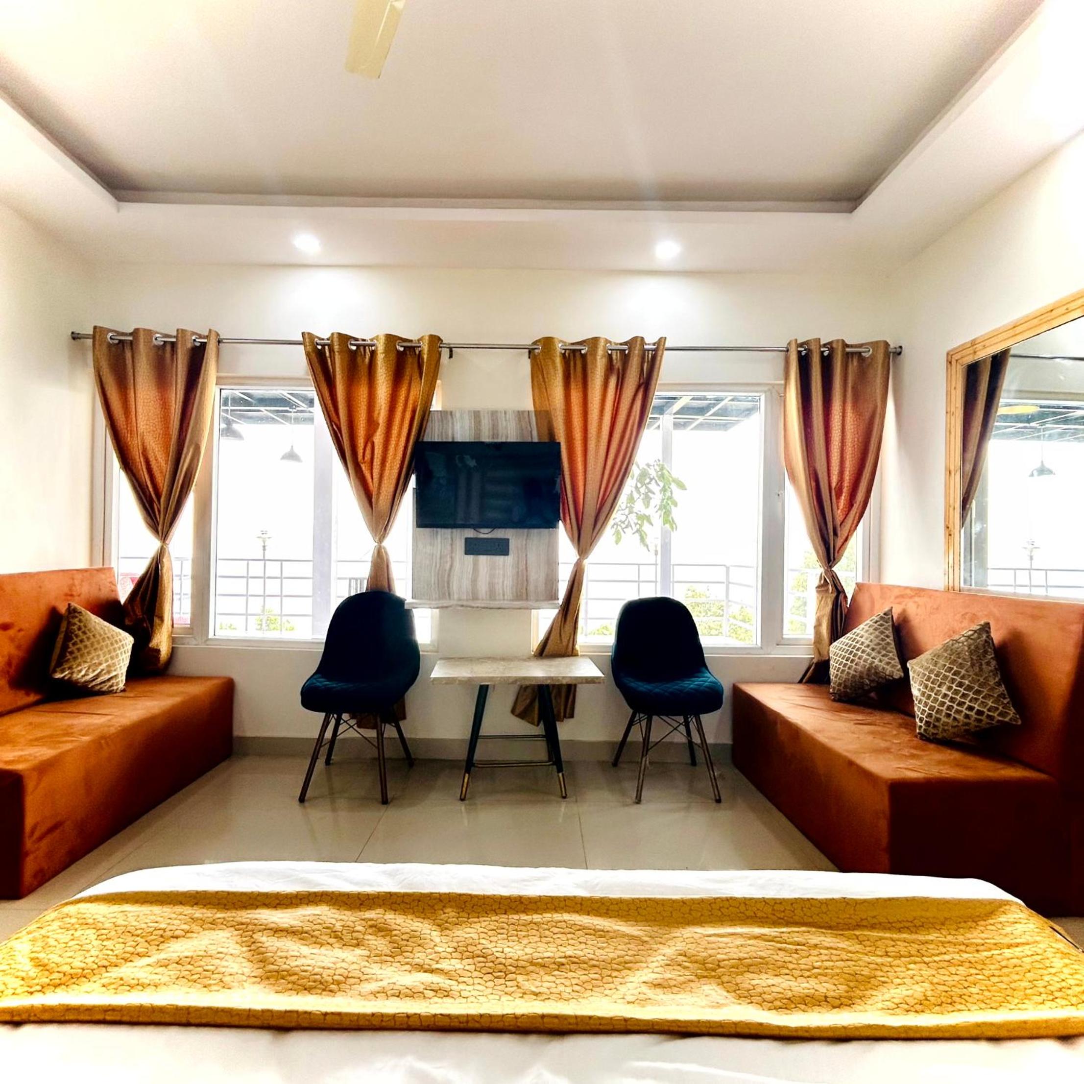 Family Room - Photo 4