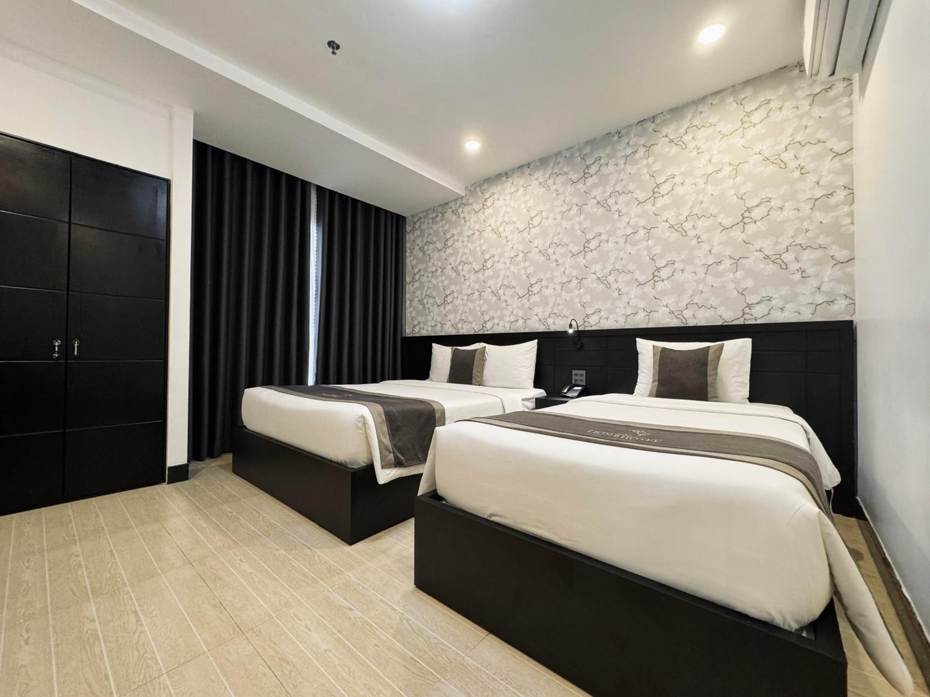 Deluxe Triple Room with City View