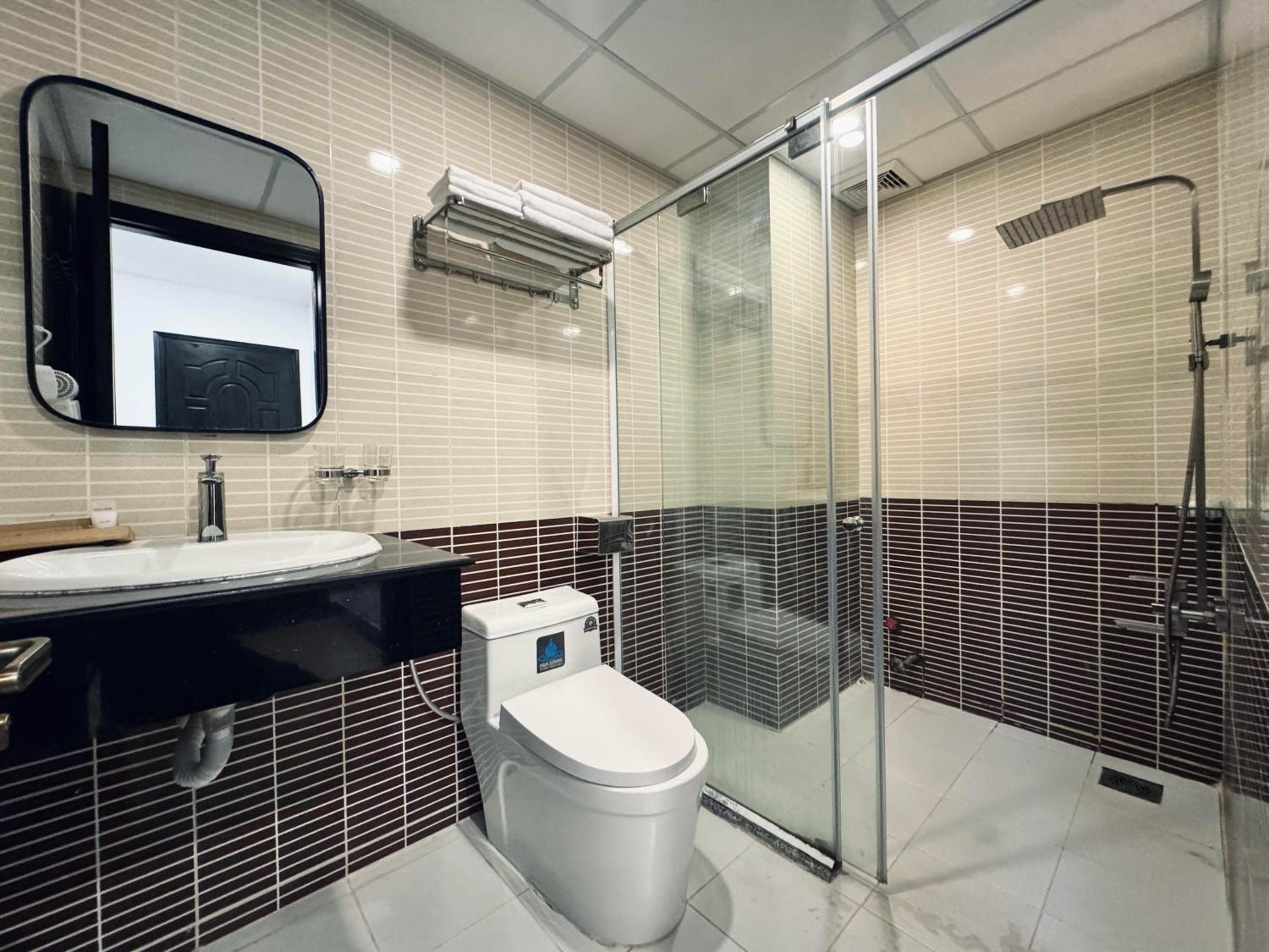 Deluxe Triple Room with City View photo 3