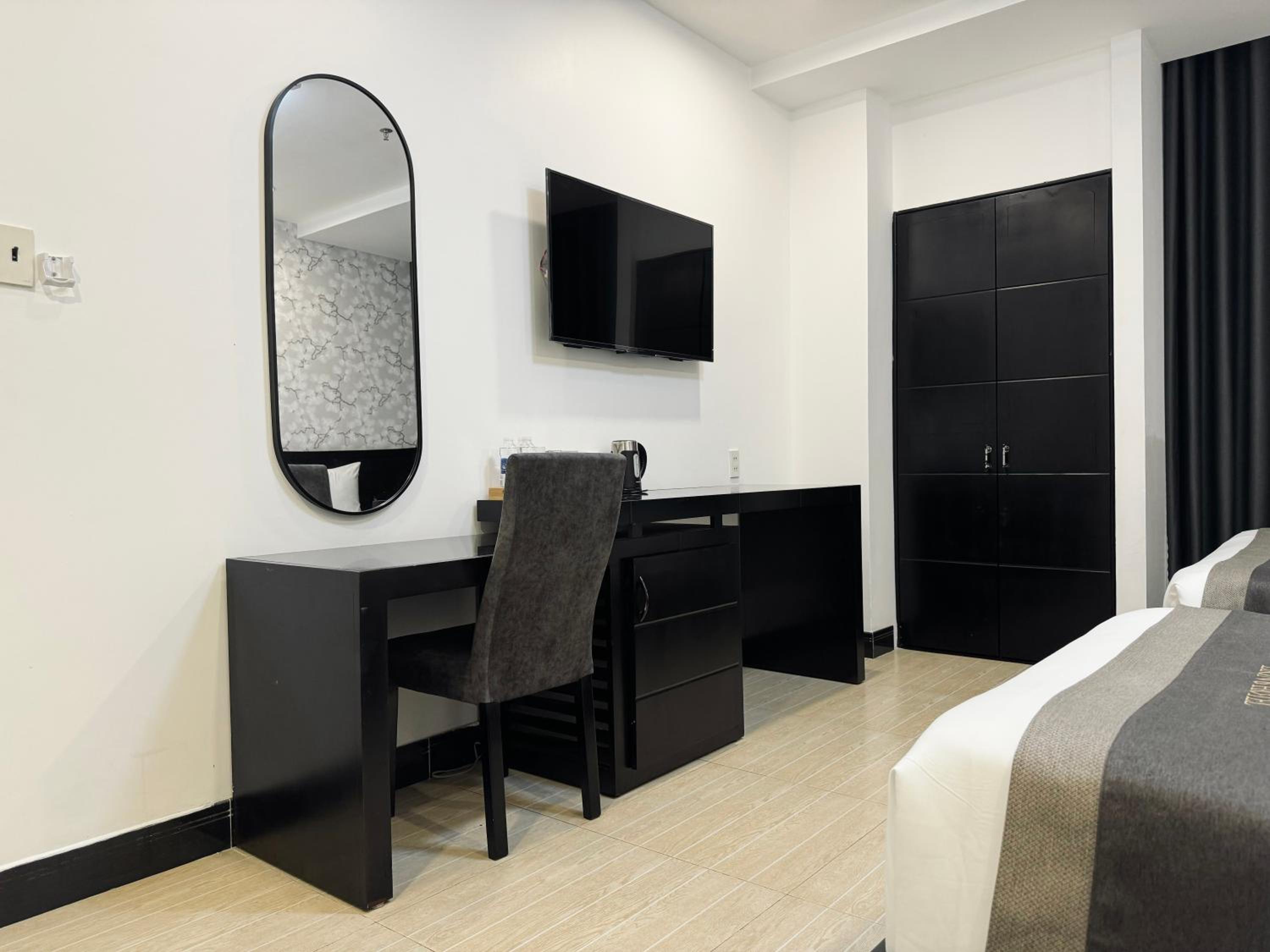Deluxe Triple Room with City View photo 2