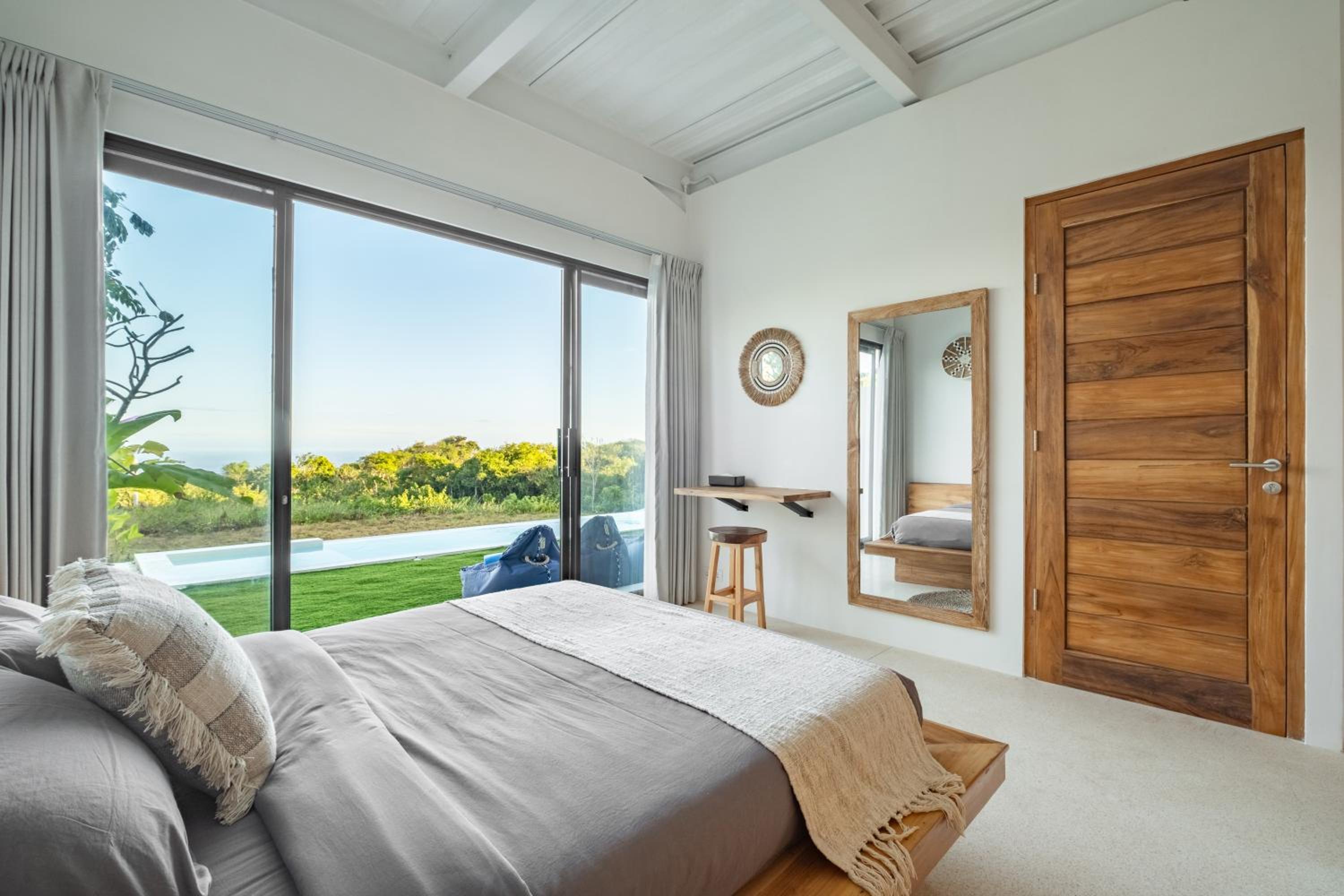 Three-Bedroom Villa photo 2