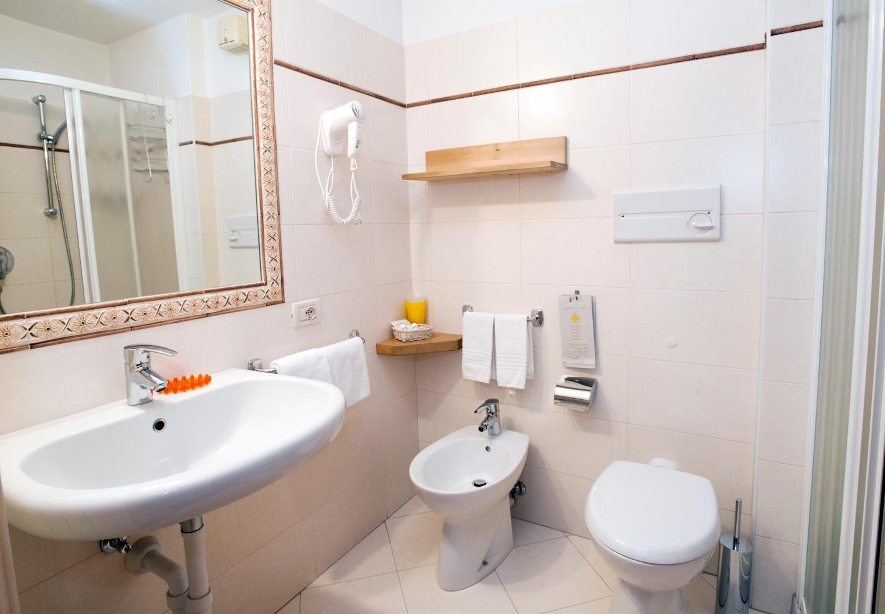 Standard Triple Room photo 2