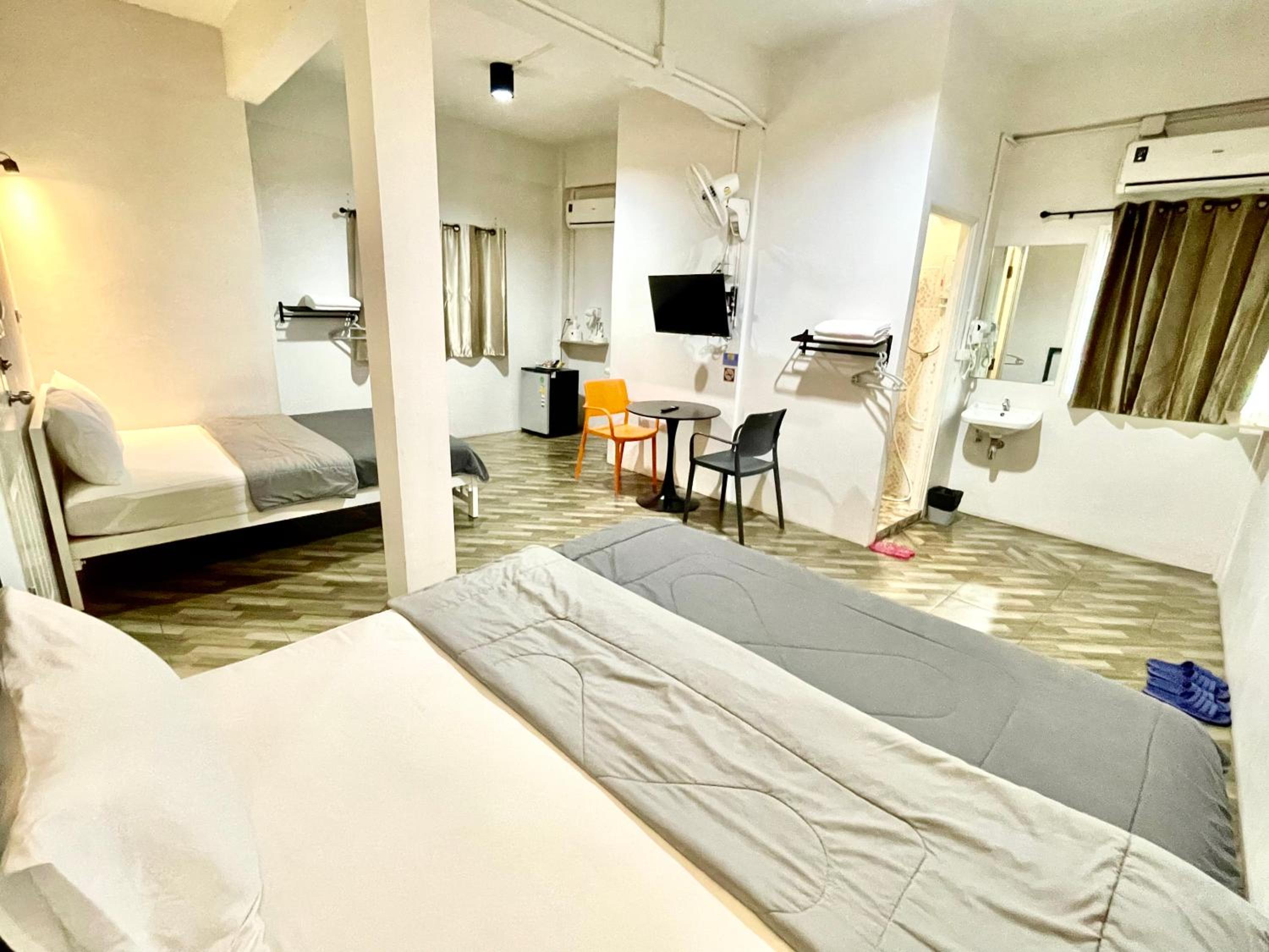 Large Double or Twin Room photo 1