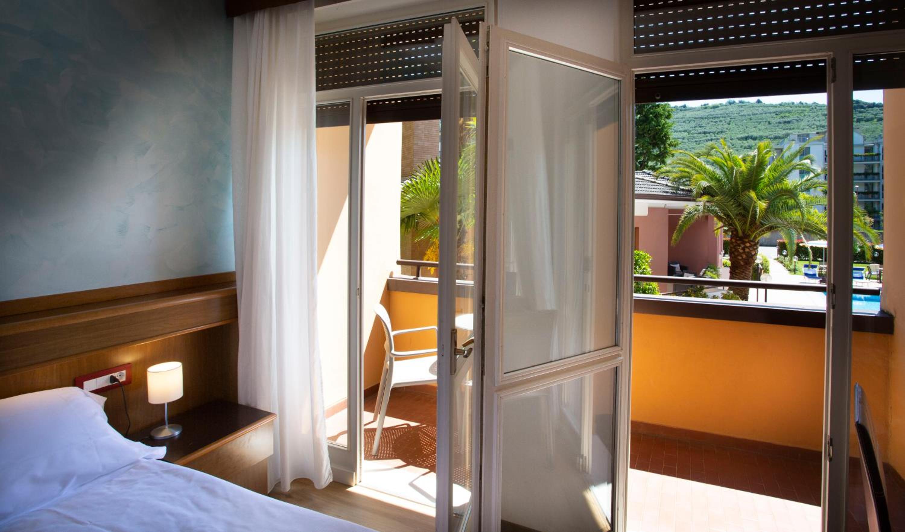 Double or Twin Room with Balcony - Photo 1