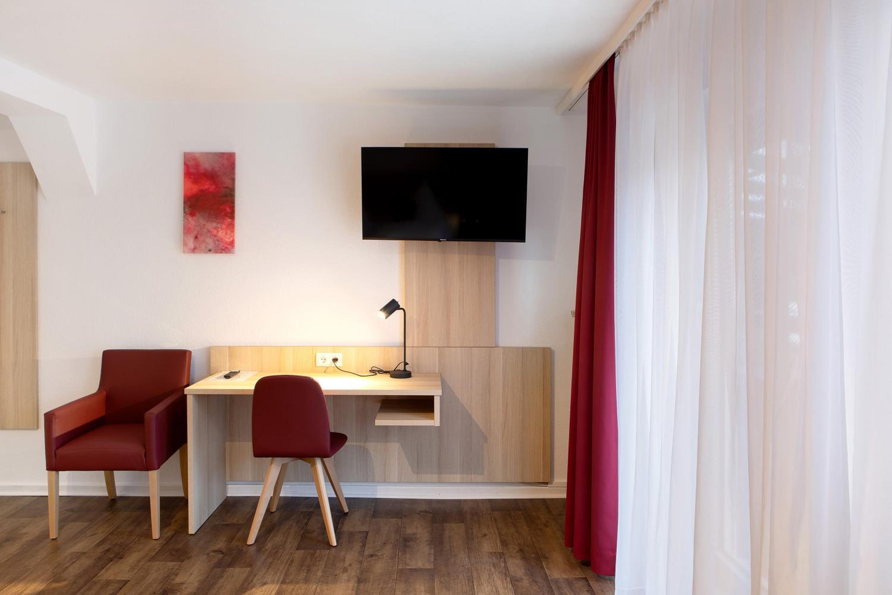 Three-Bedroom Premium Apartment with Balcony photo 3