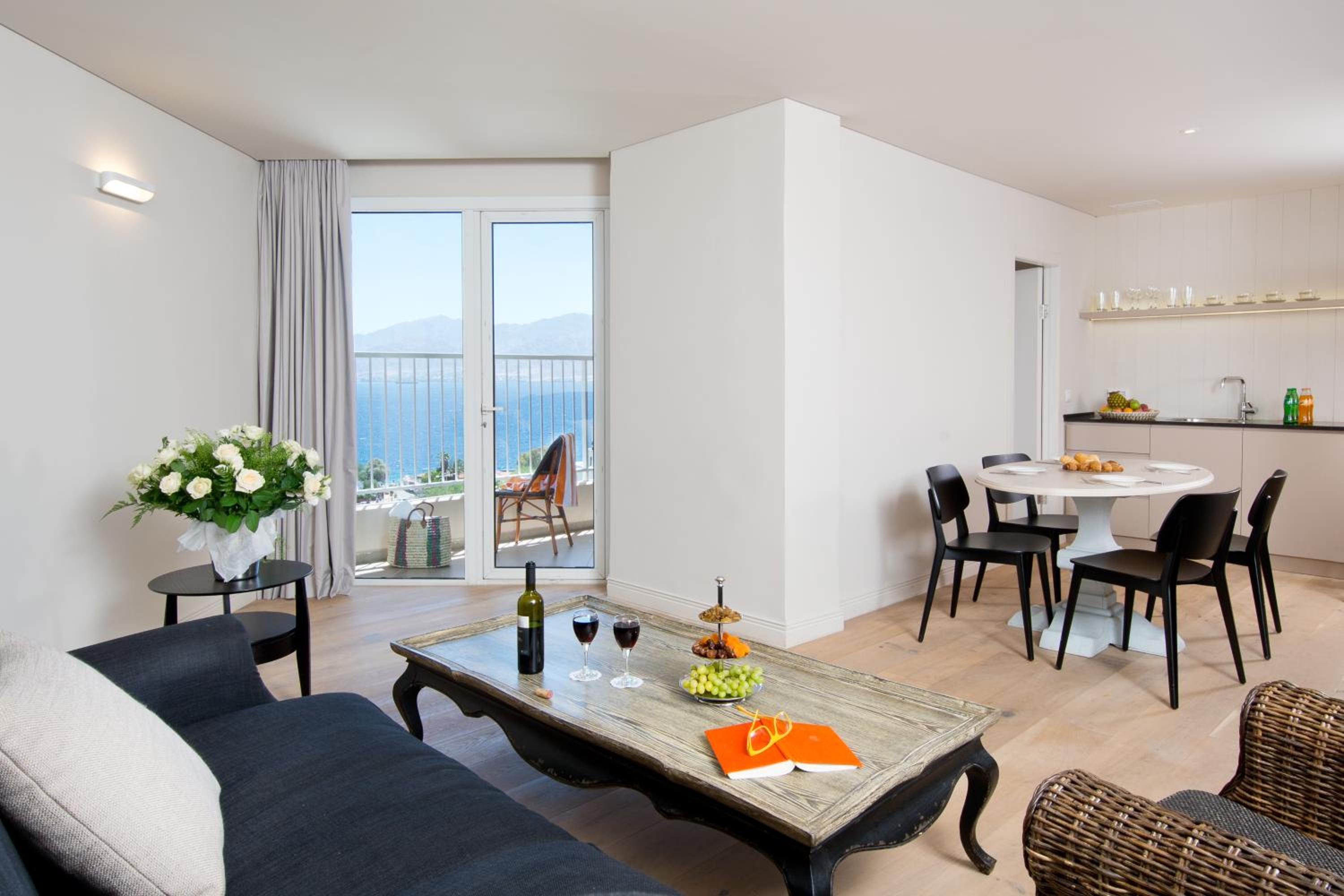 Suite - Photo 2