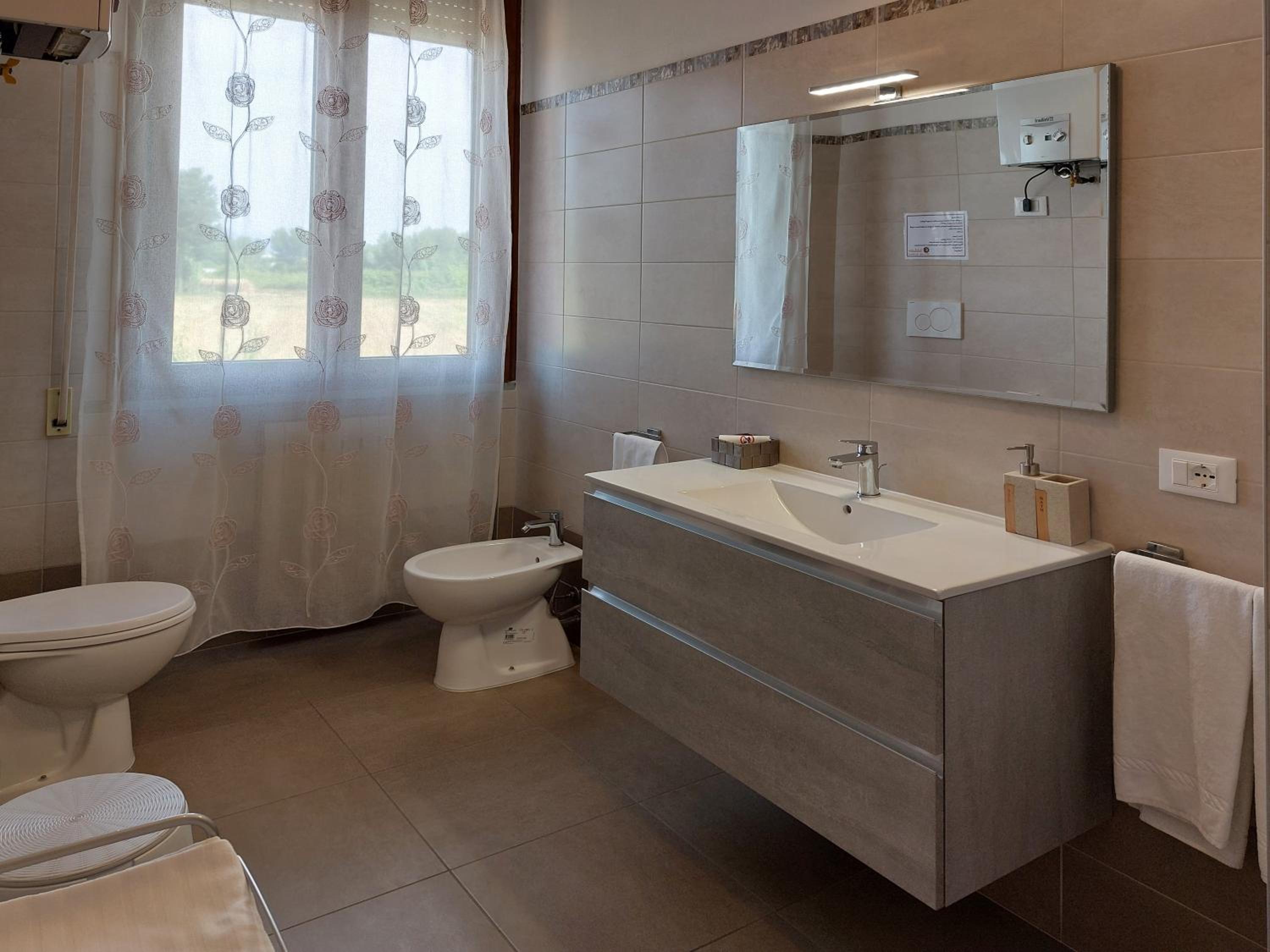 Triple Room with Private Bathroom - Photo 4