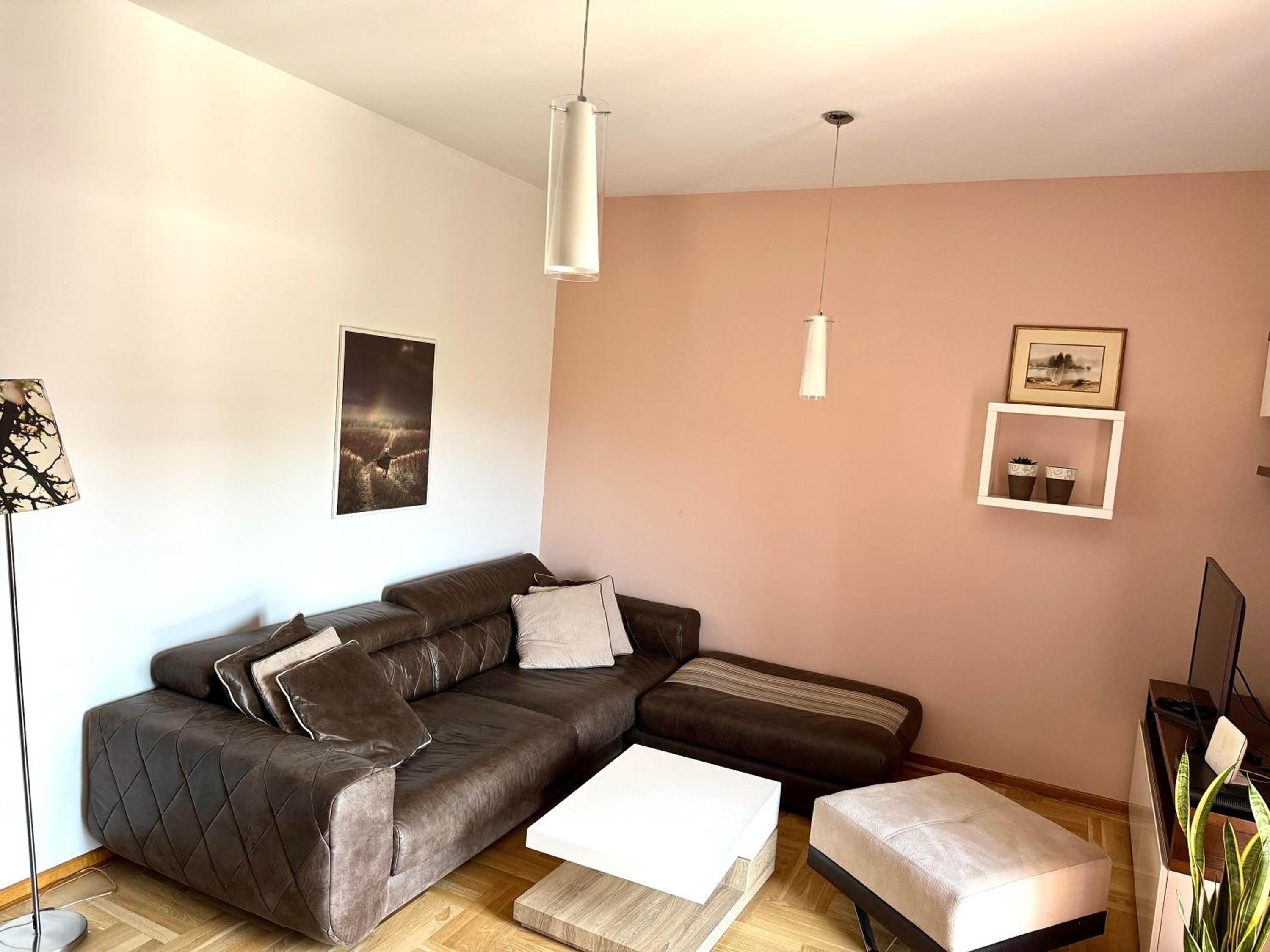 One-Bedroom Apartment photo 1