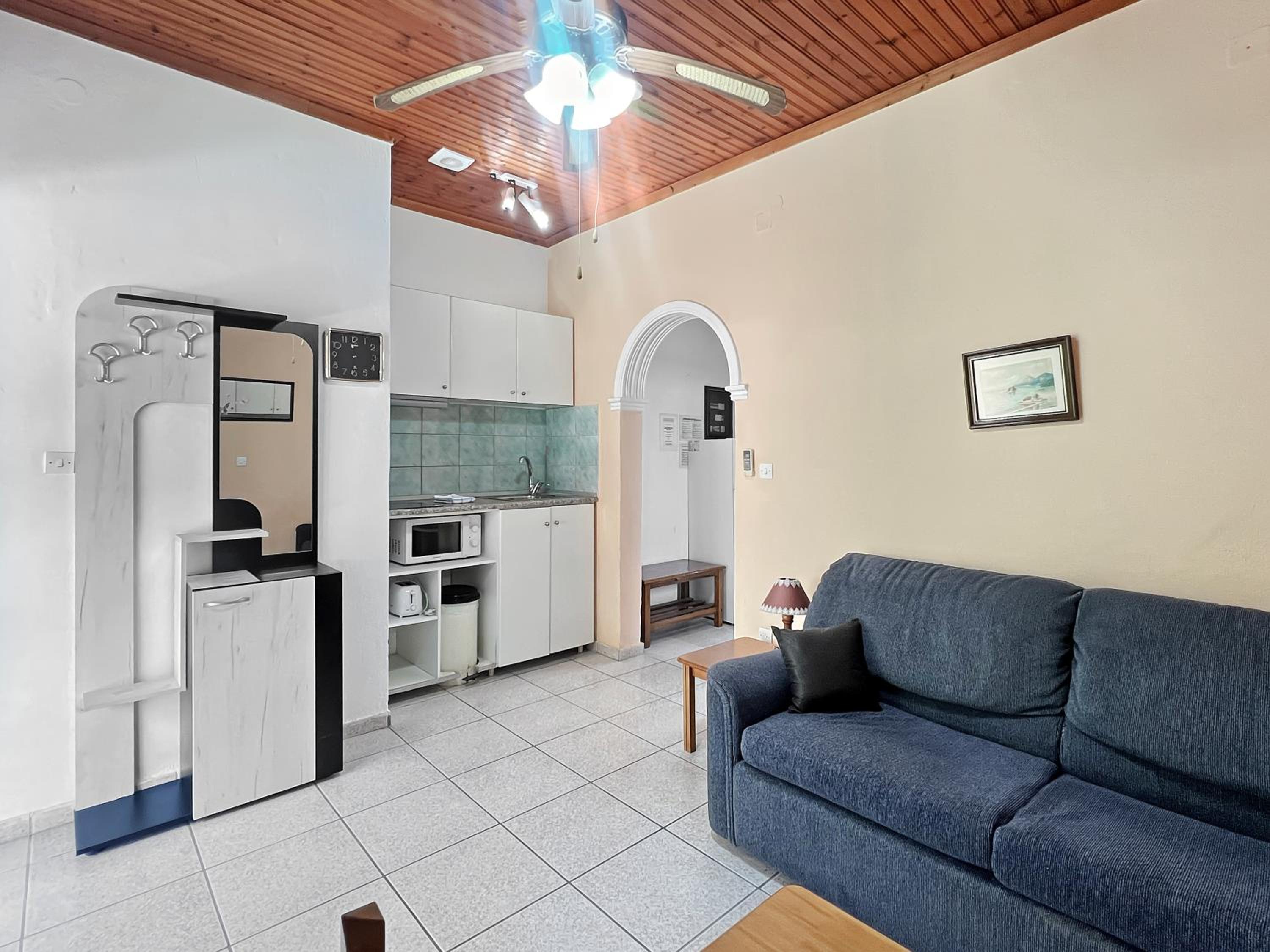 One-Bedroom Apartment - Photo 6