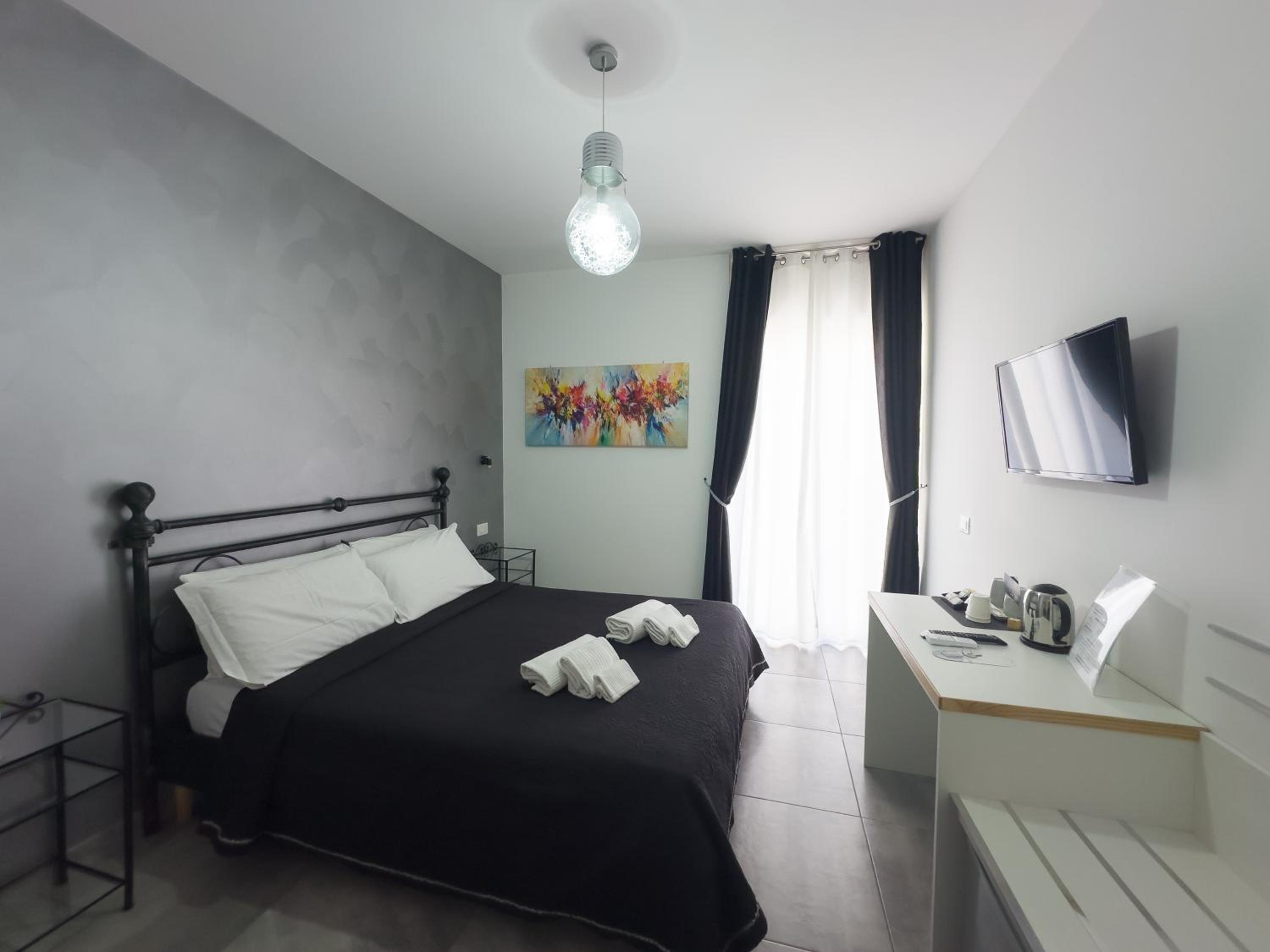 Double Room with Balcony - Photo 1