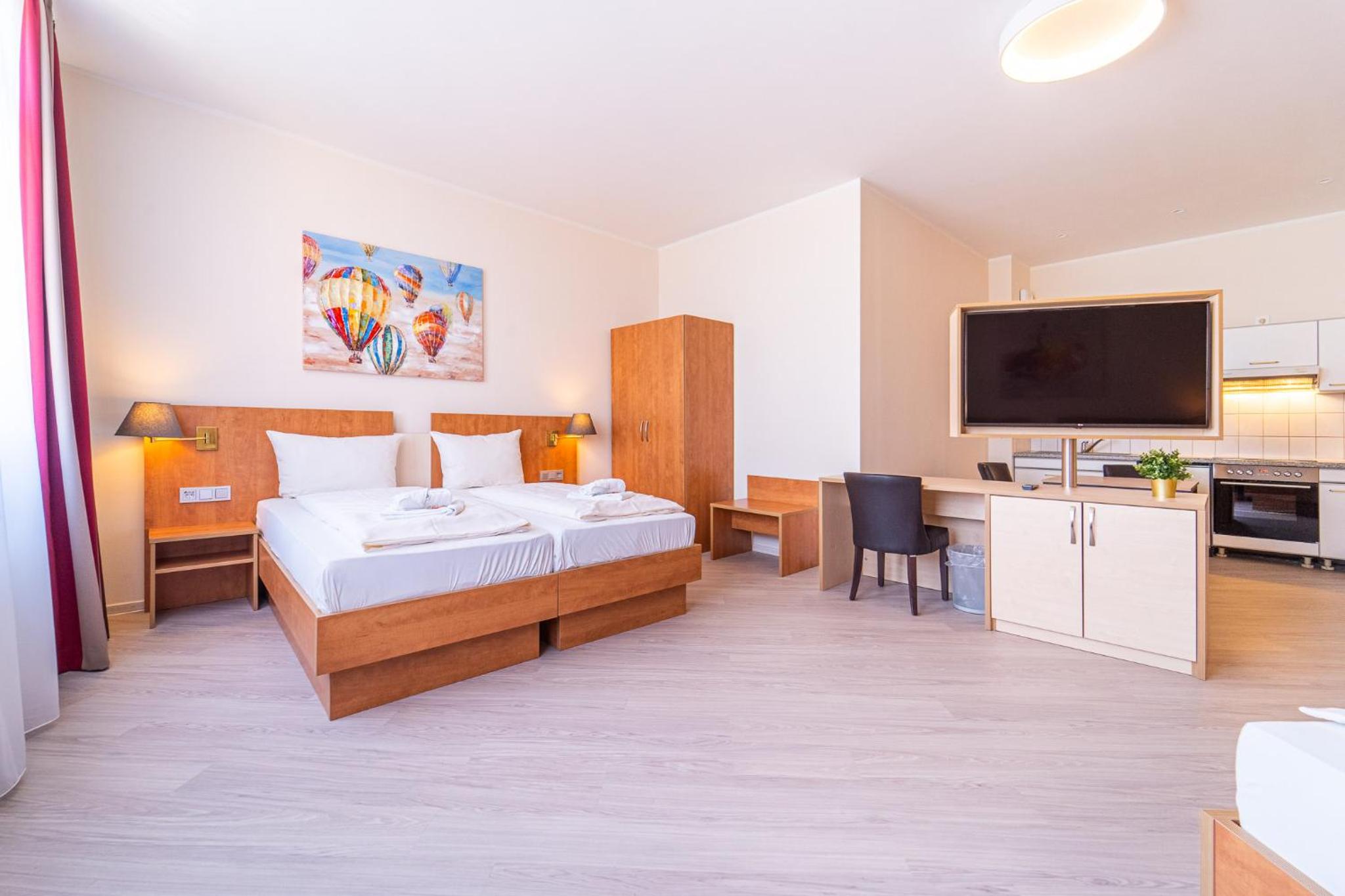 Superior Family Room with Sofa and Kitchenette photo 2