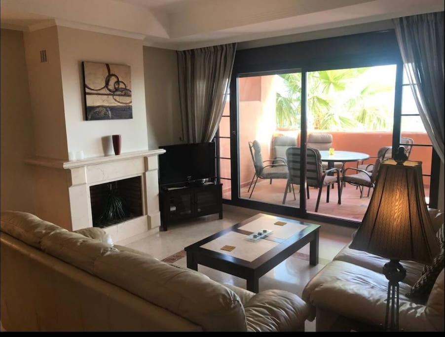 Apartamento de Dos Habitaciones con Vista a la Montaña