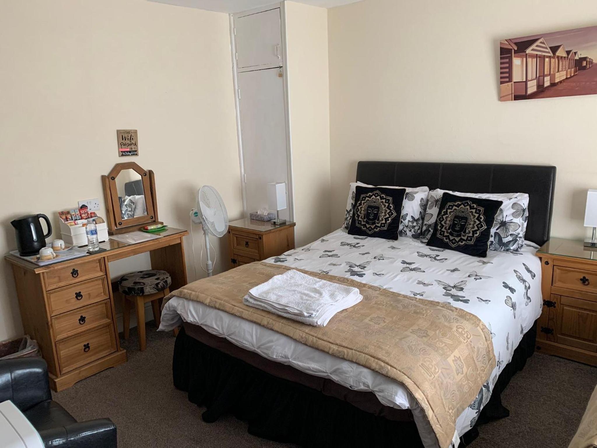 Large Double or Twin Room photo 2