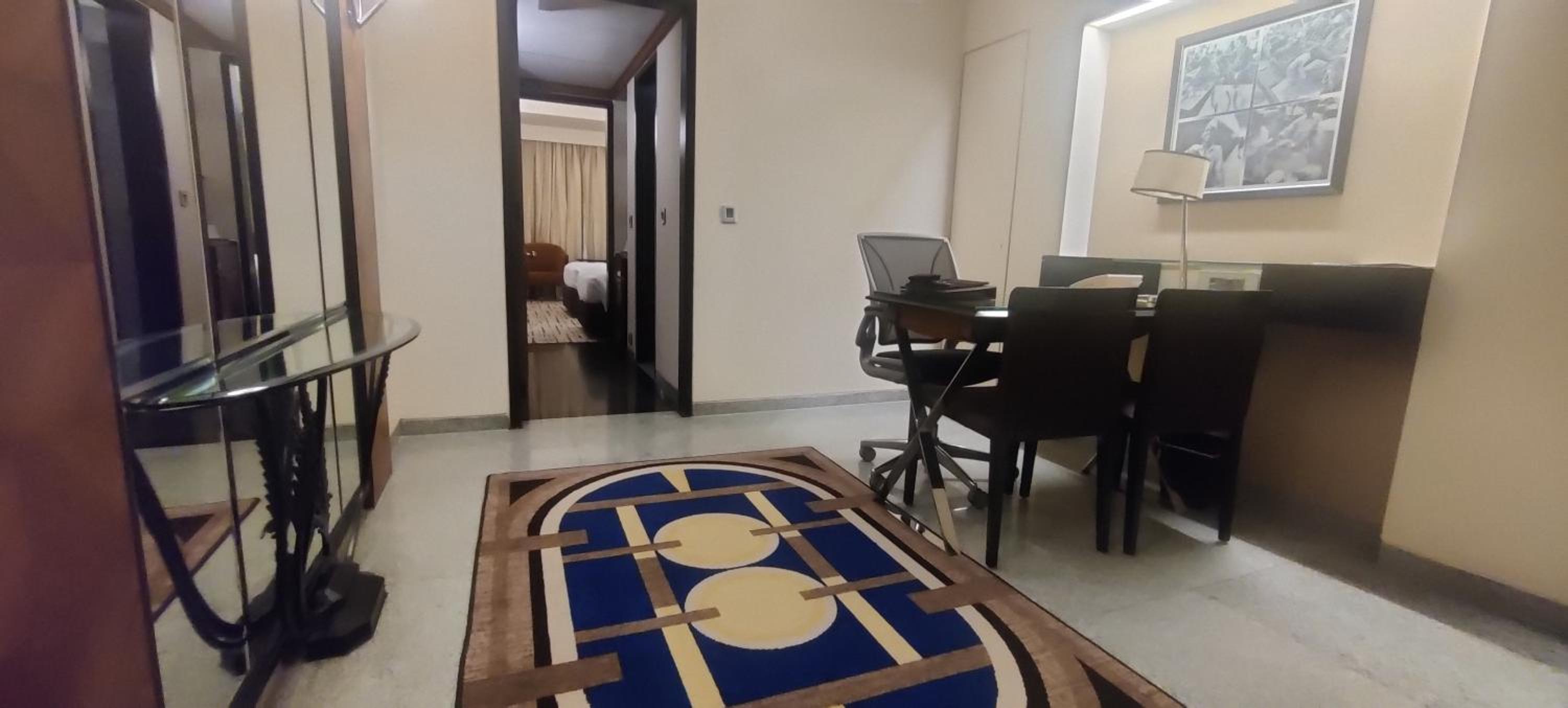 Executive Suite - 1 Double Bed - Photo 5