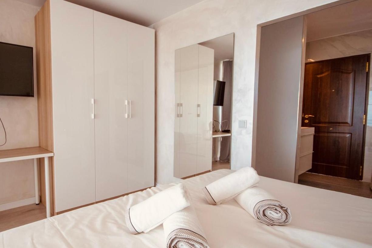 Apartamento de dos habitaciones con terraza y vista al mar