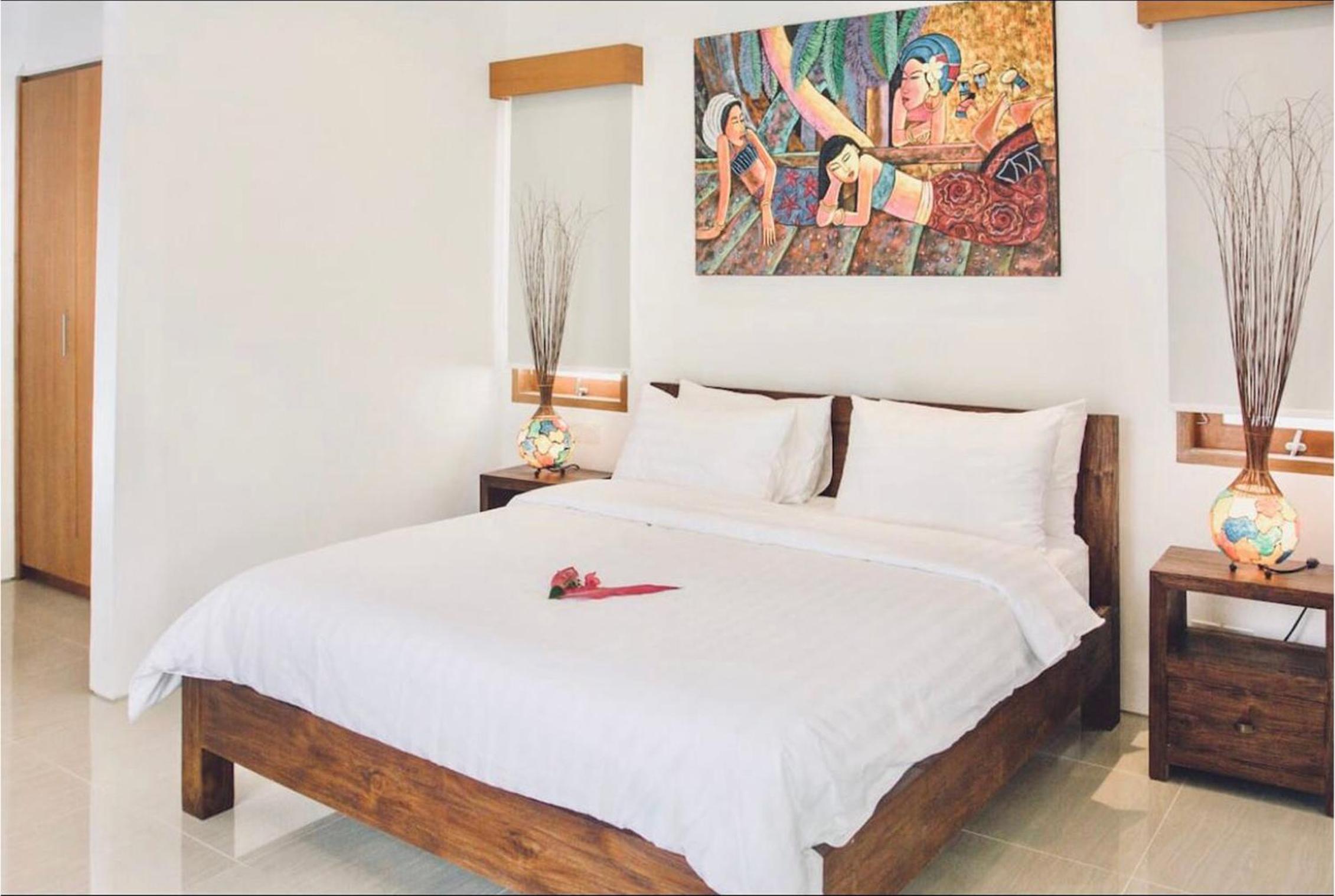 Three-Bedroom Villa with Private Pool and Garden - Photo 28