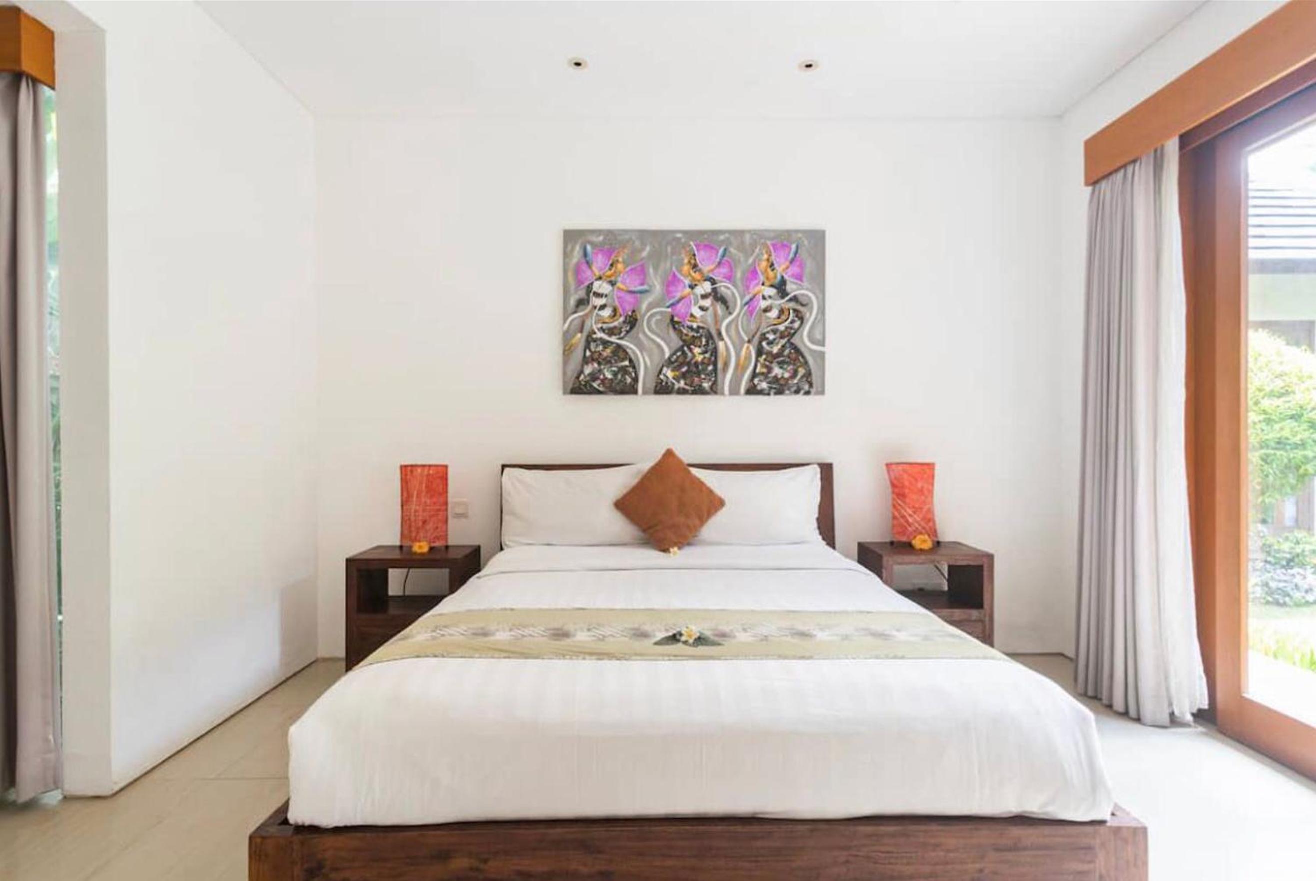 Three-Bedroom Villa with Private Pool and Garden - Photo 25