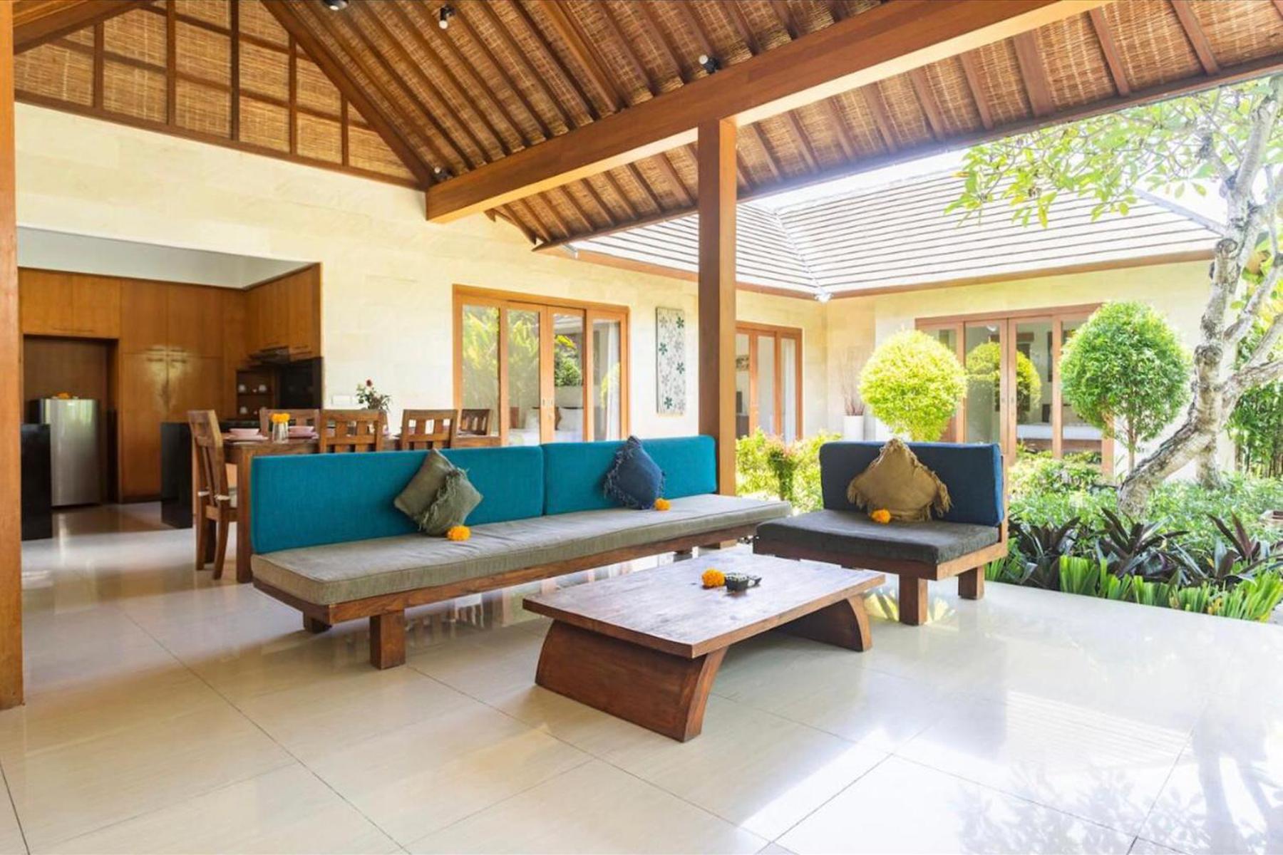 Three-Bedroom Villa with Private Pool and Garden - Photo 24