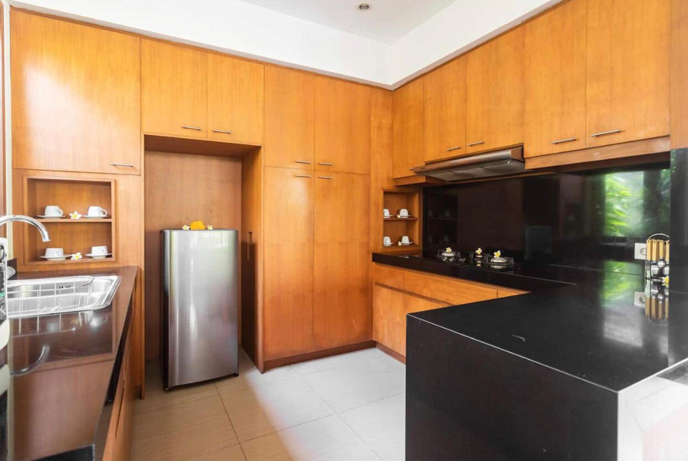 Three-Bedroom Villa with Private Pool and Garden - Photo 20