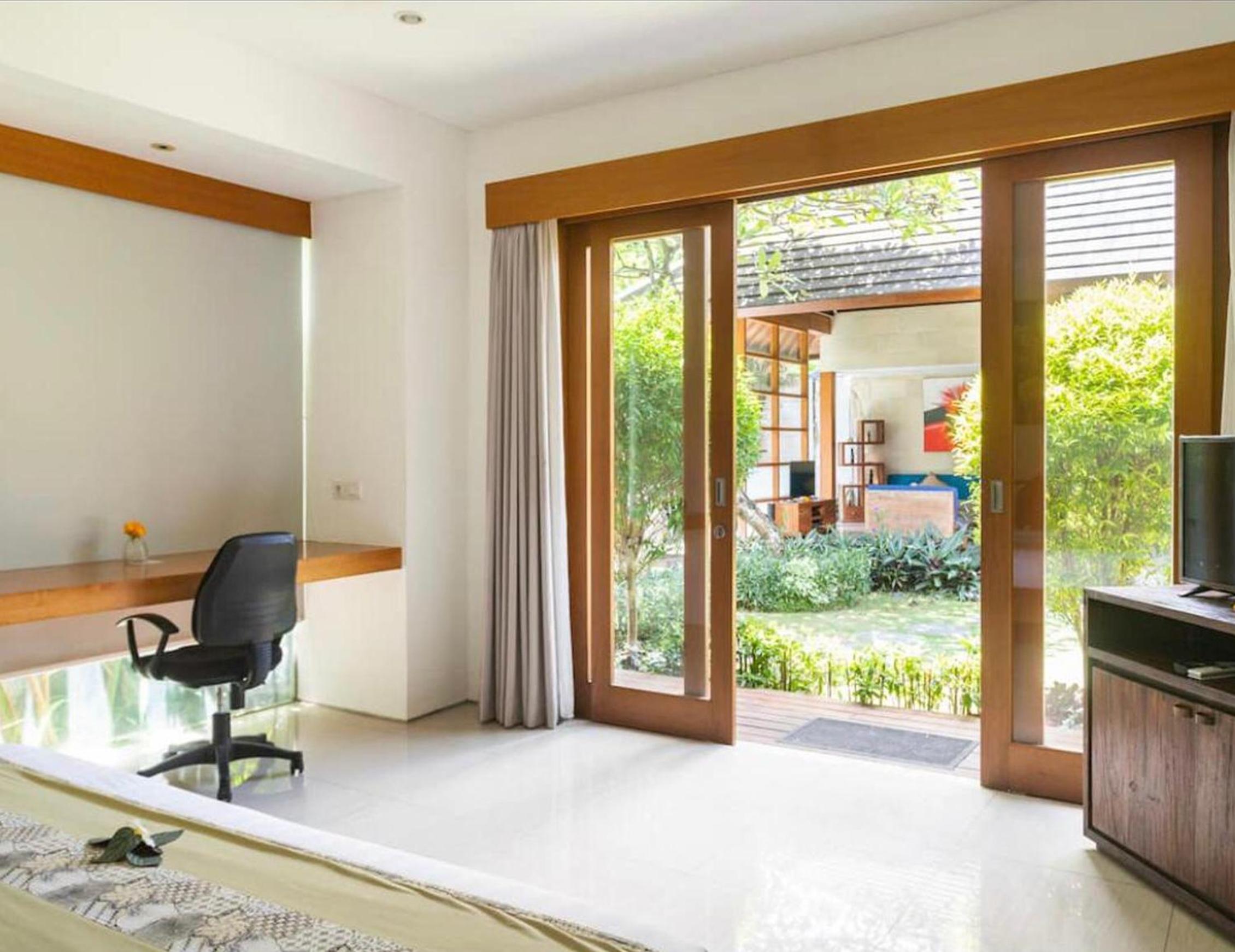 Three-Bedroom Villa with Private Pool and Garden - Photo 17