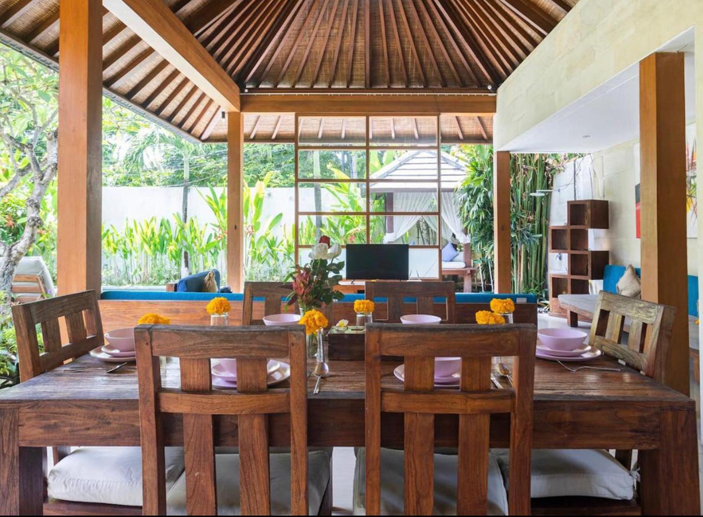 Three-Bedroom Villa with Private Pool and Garden - Photo 13