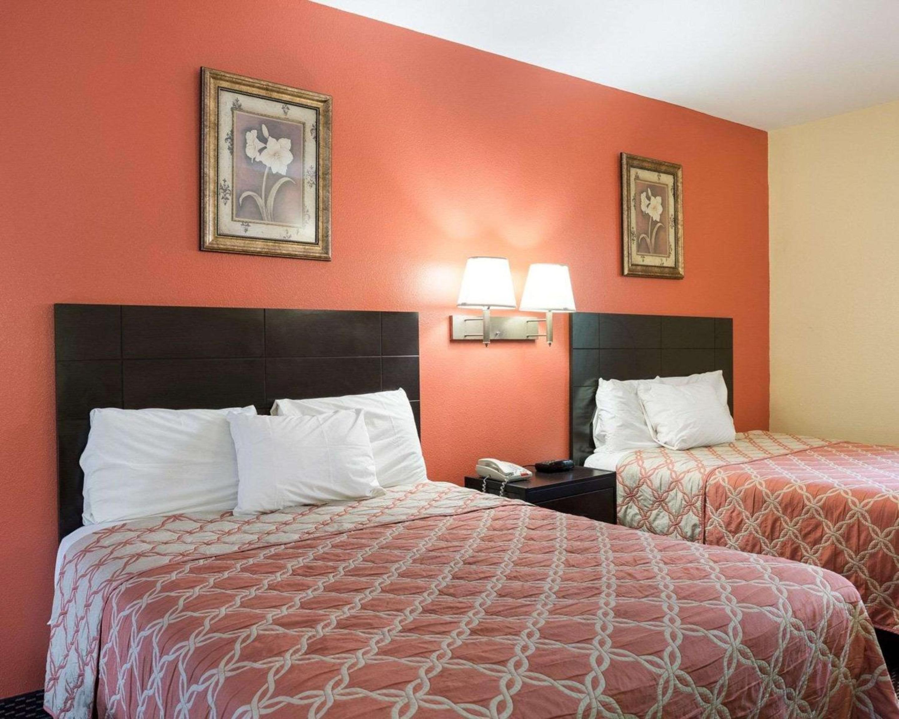 Queen Room with Two Queen Beds - Smoking photo 1