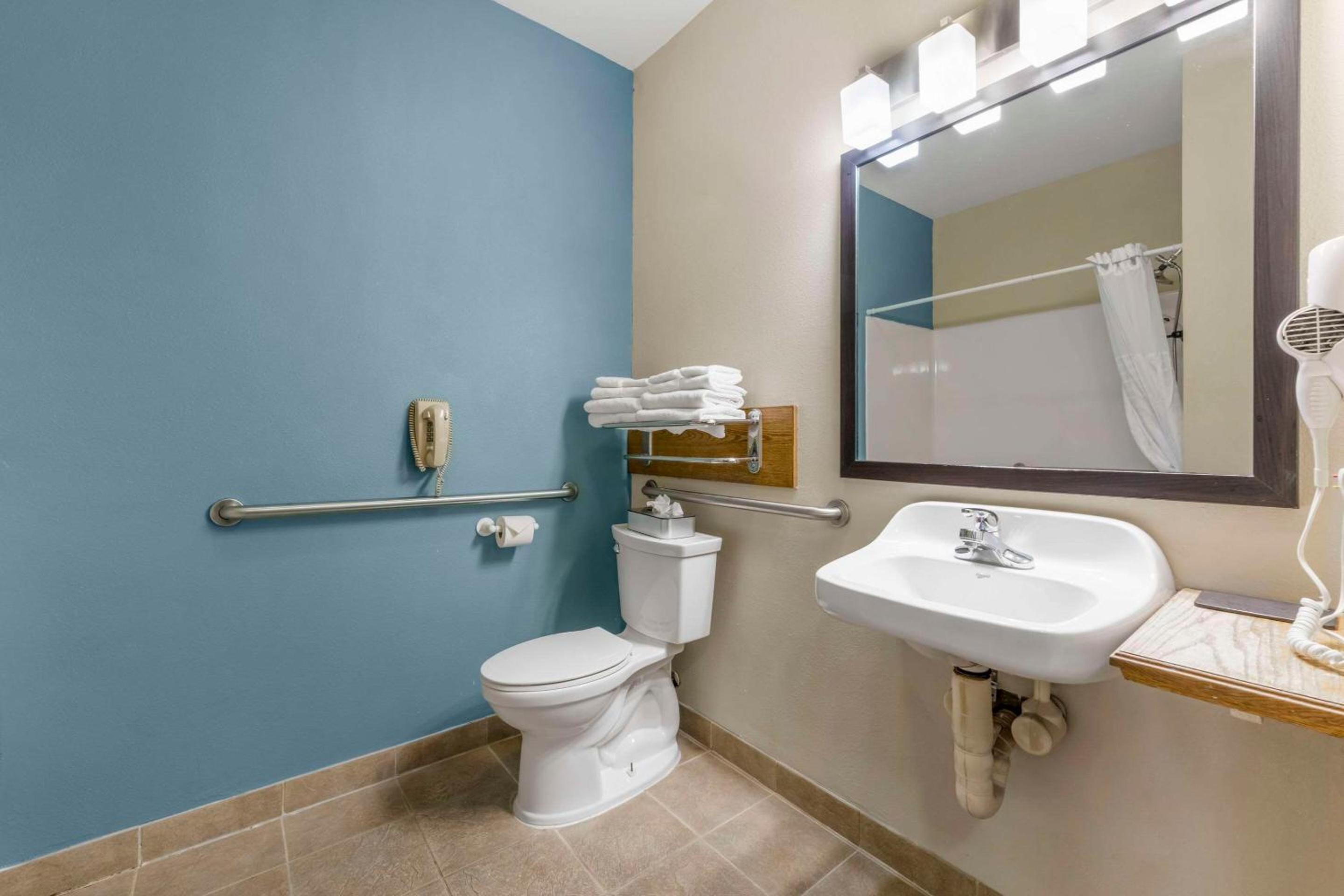 King Room Mobility and Hearing Accessible -  Accessible/Non-Smoking - Photo 8