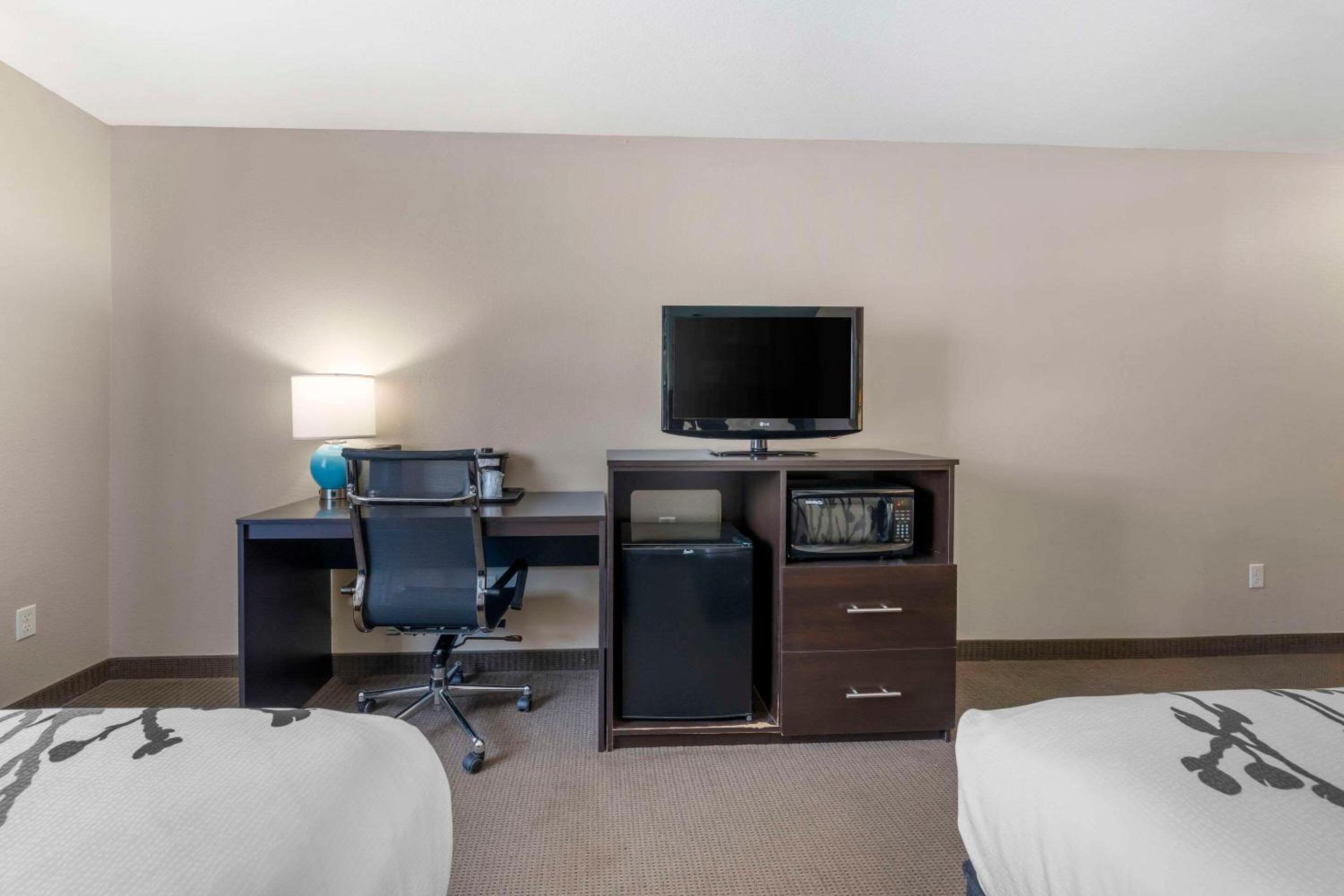 Double Suite with Two Double Beds - Non-Smoking - Photo 3