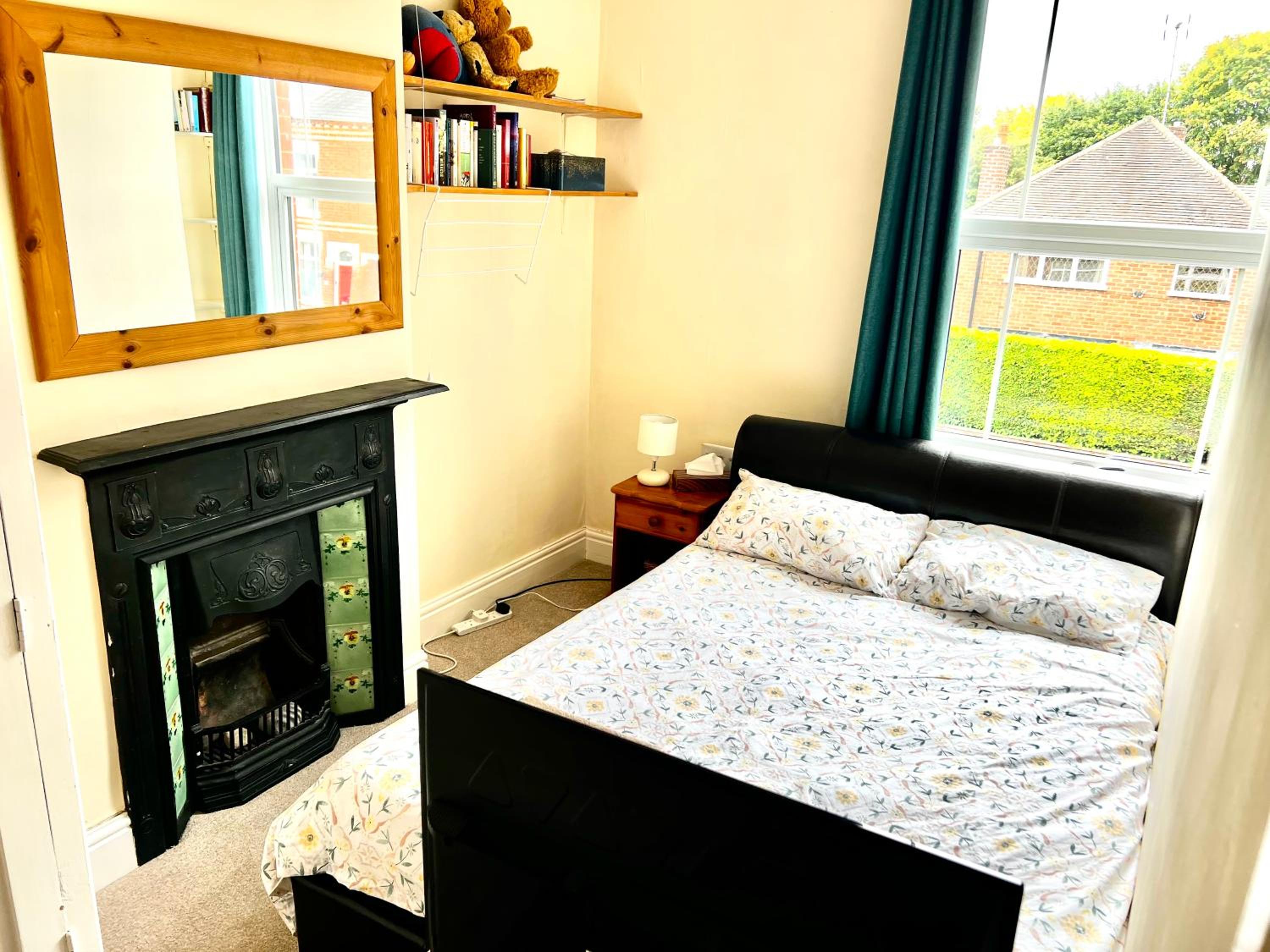 Double Room with Shared Bathroom photo 1