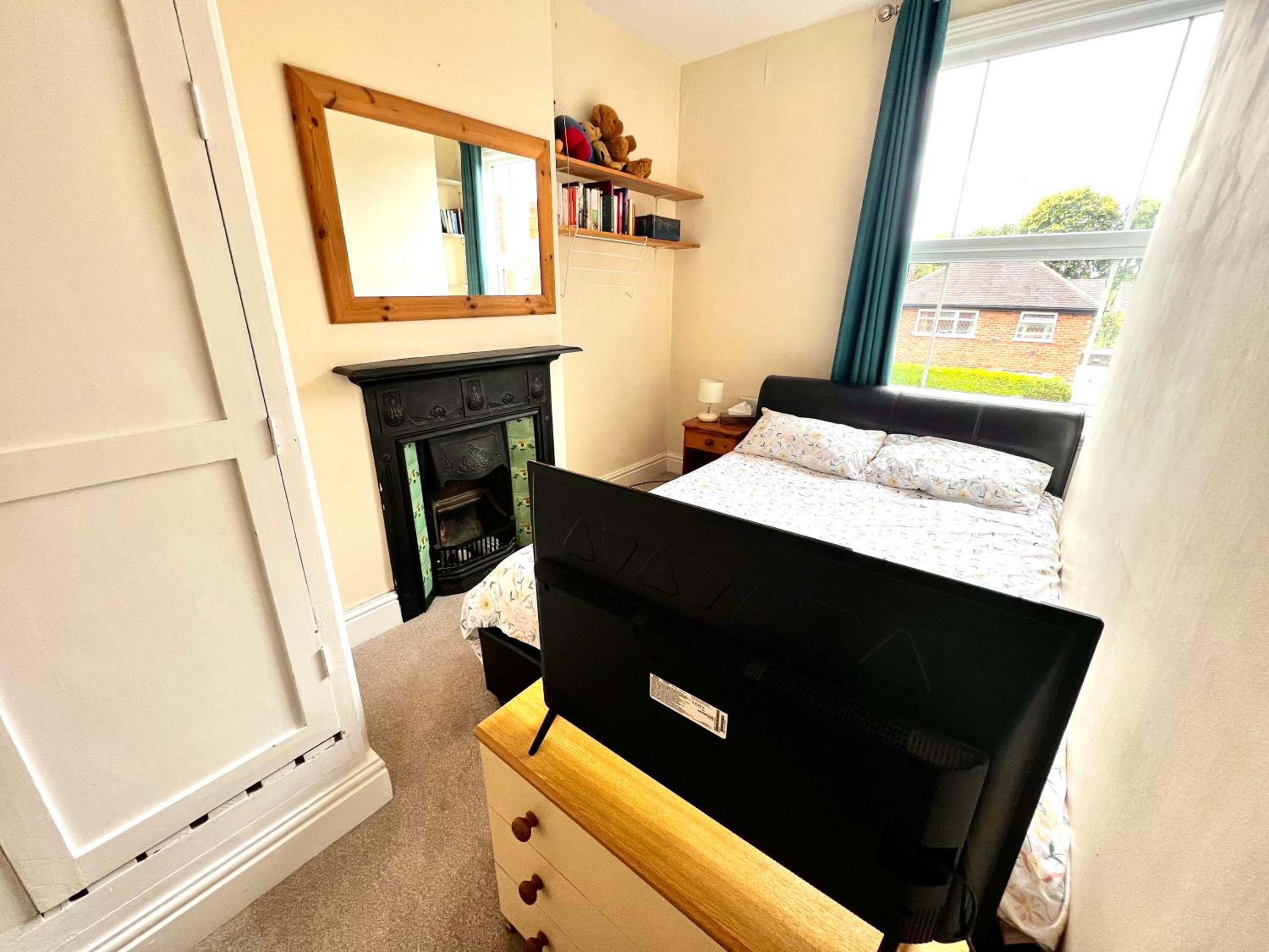 Double Room with Shared Bathroom photo 2