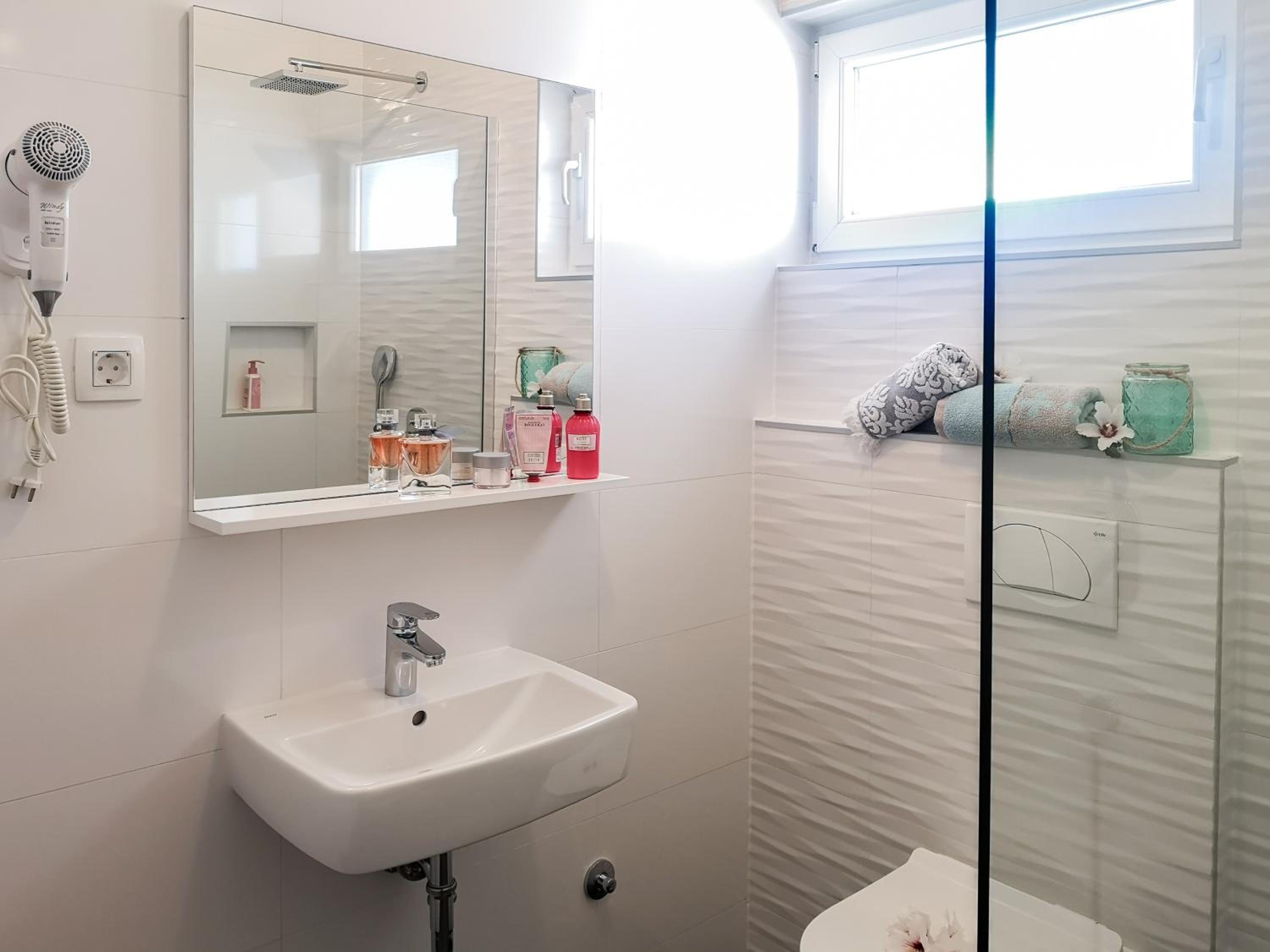 Triple Room with Private Bathroom photo 2