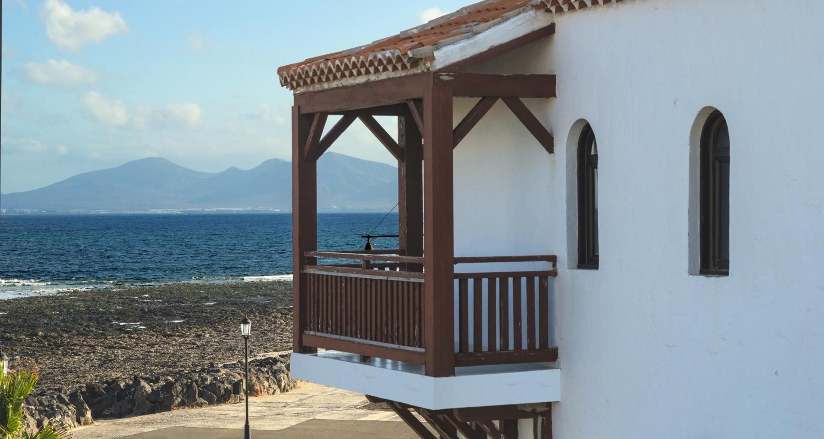 Two-Bedroom Apartment Sea View