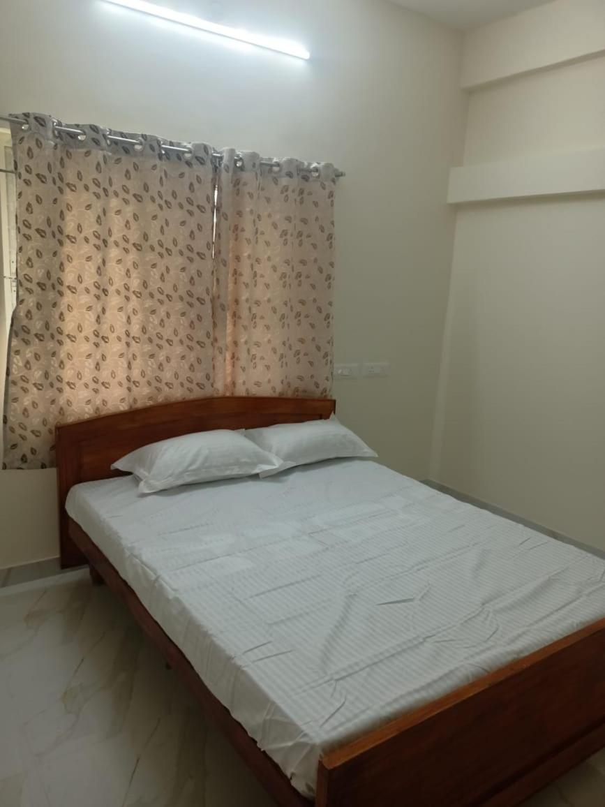 One-Bedroom House photo 1