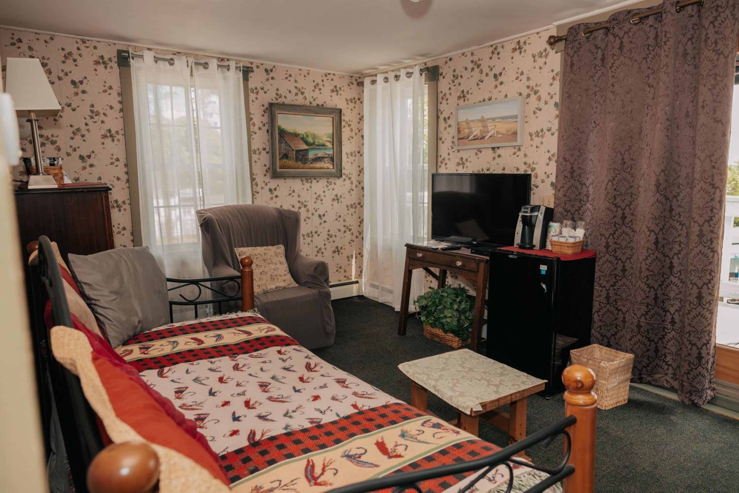 Queen Room photo 1