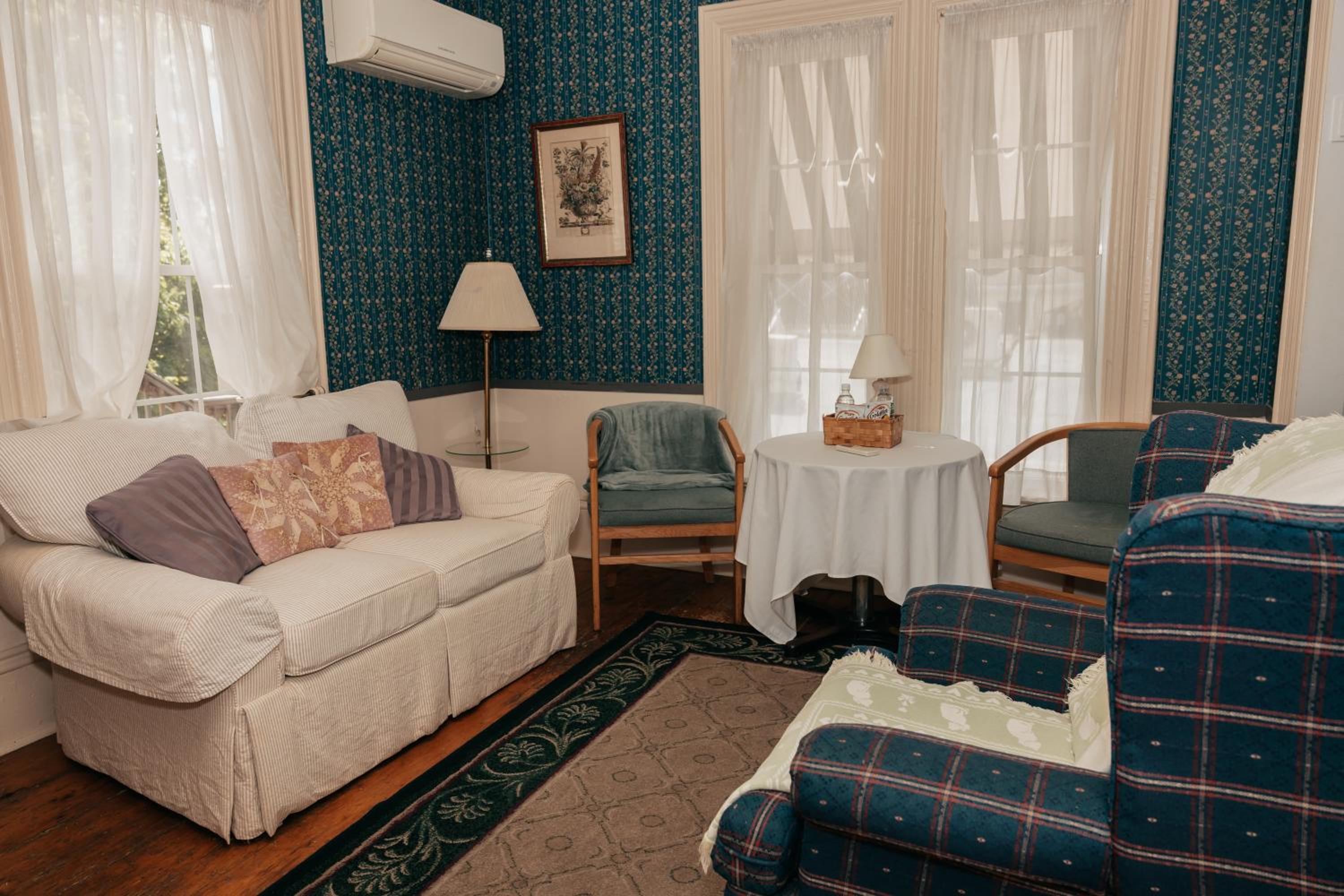 Queen Room photo 3