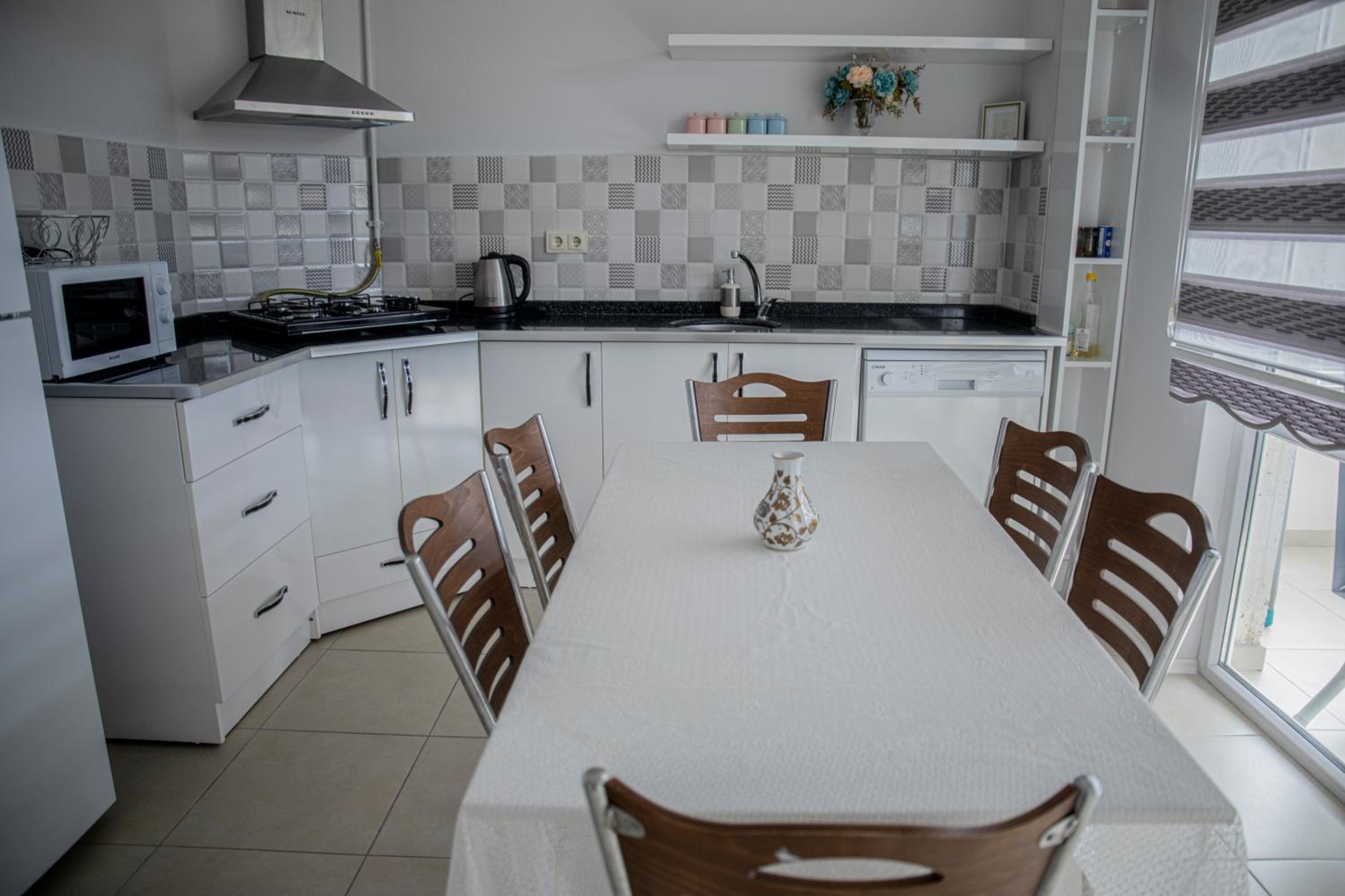 Three-Bedroom Villa - Photo 7