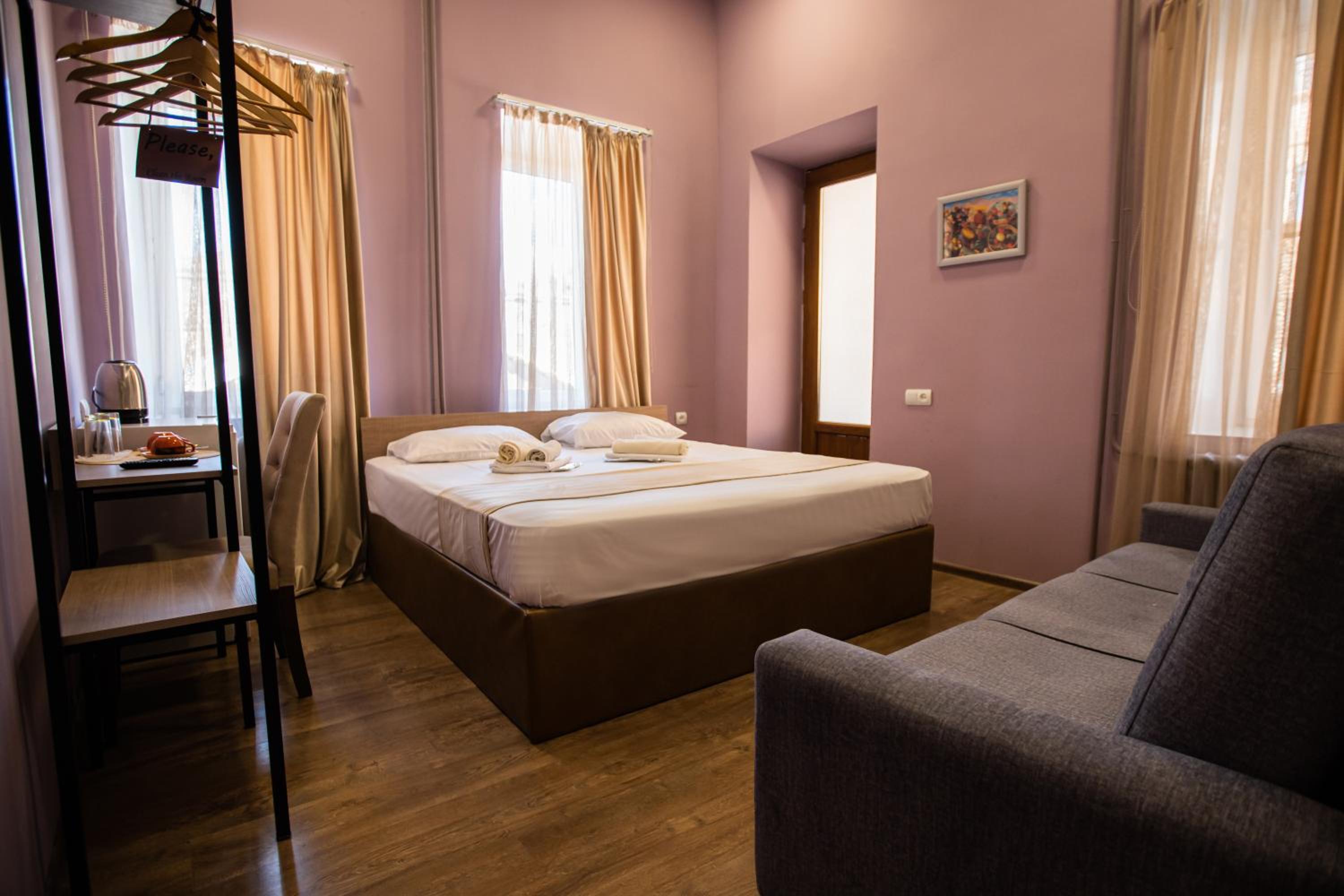 Deluxe Double Room (2 Adults + 1 Child) photo 1