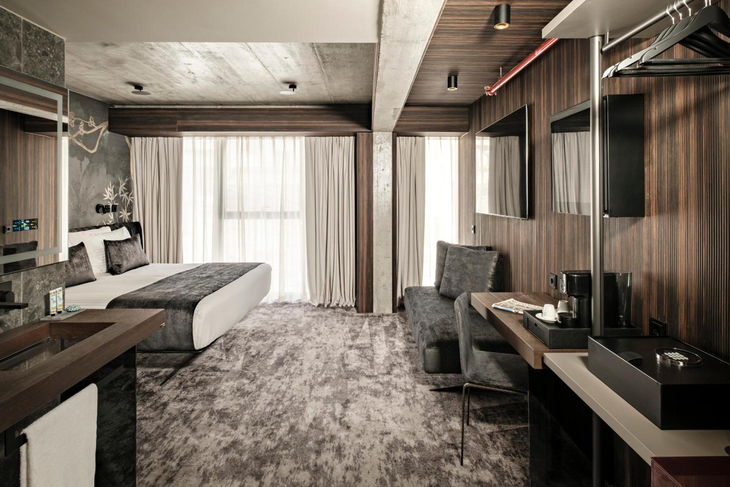 Superior King Room