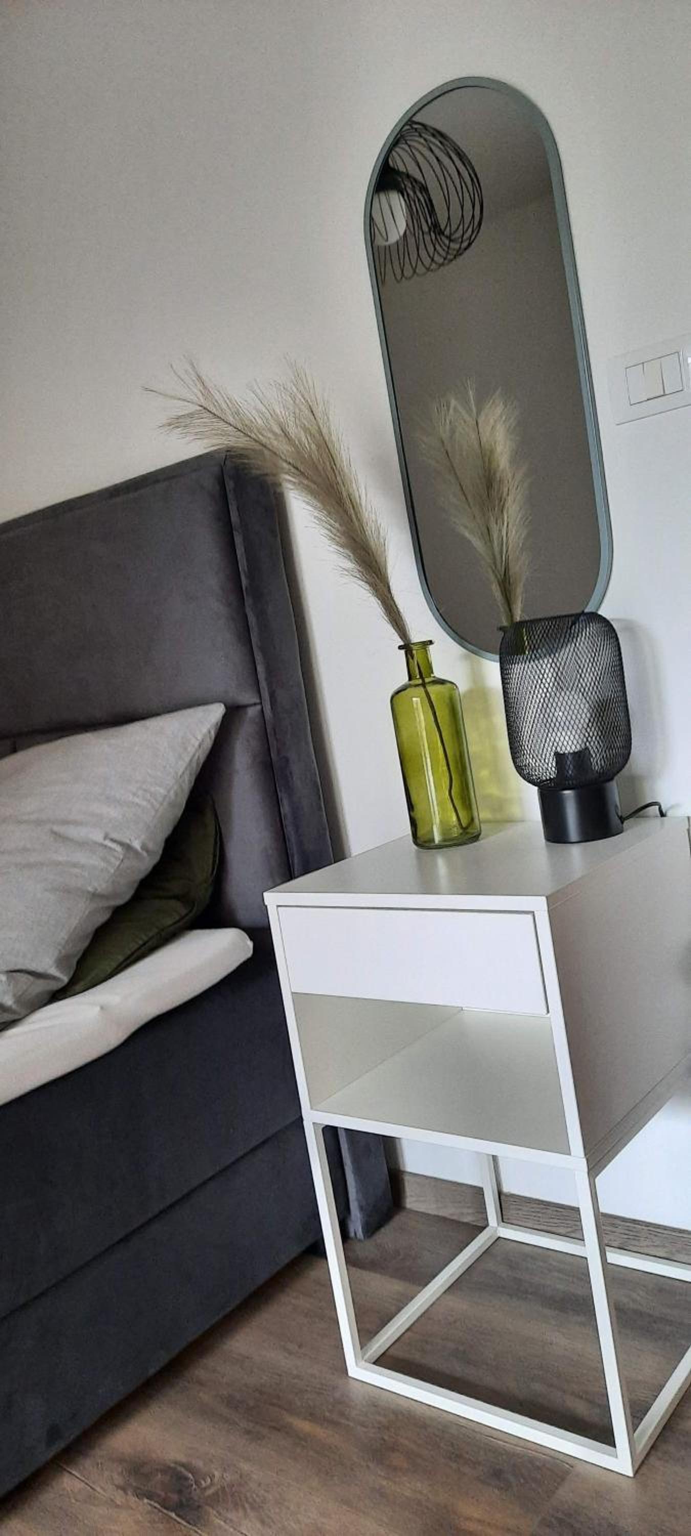 Deluxe One-Bedroom Apartment