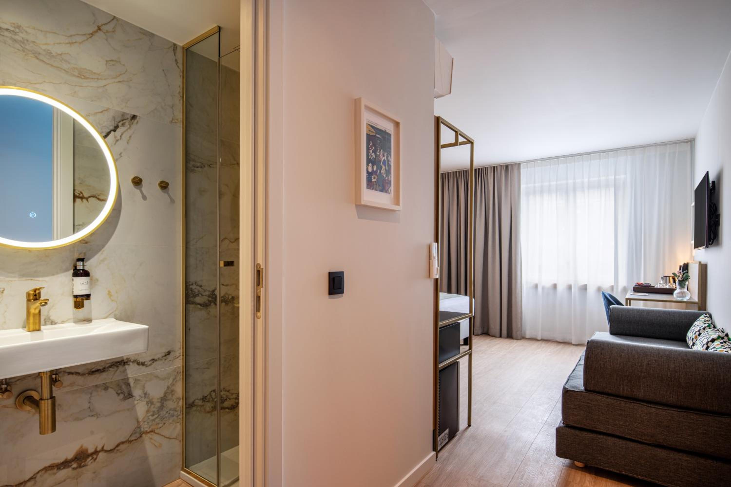 Superior Double Room - Photo 1