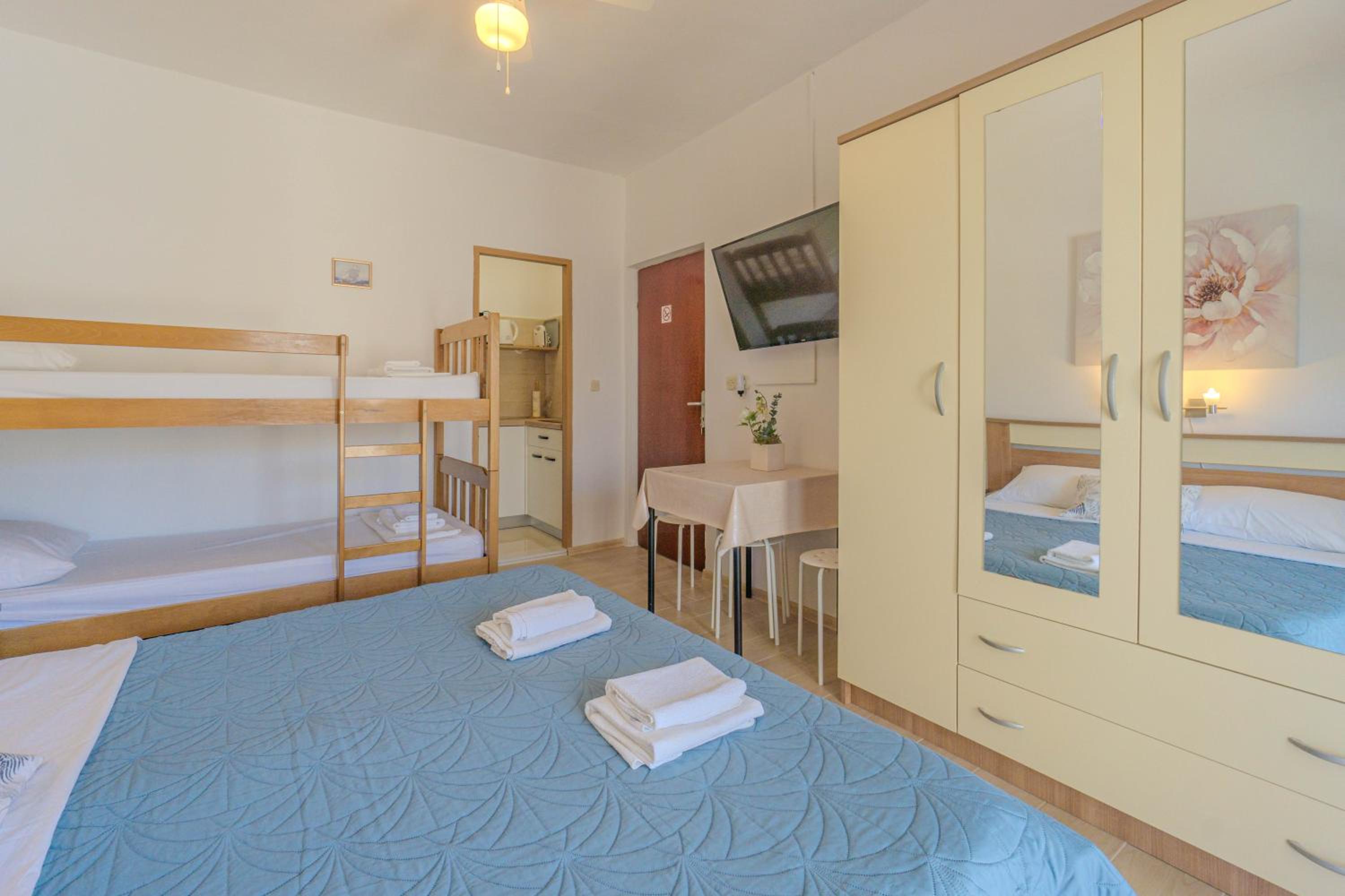 Apartment 3 photo 1