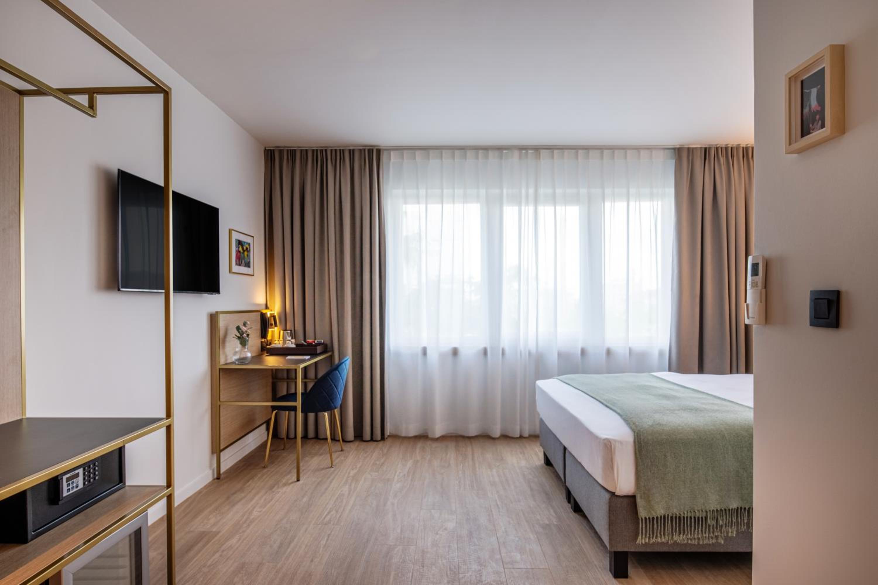 Deluxe Double Room - Photo 1