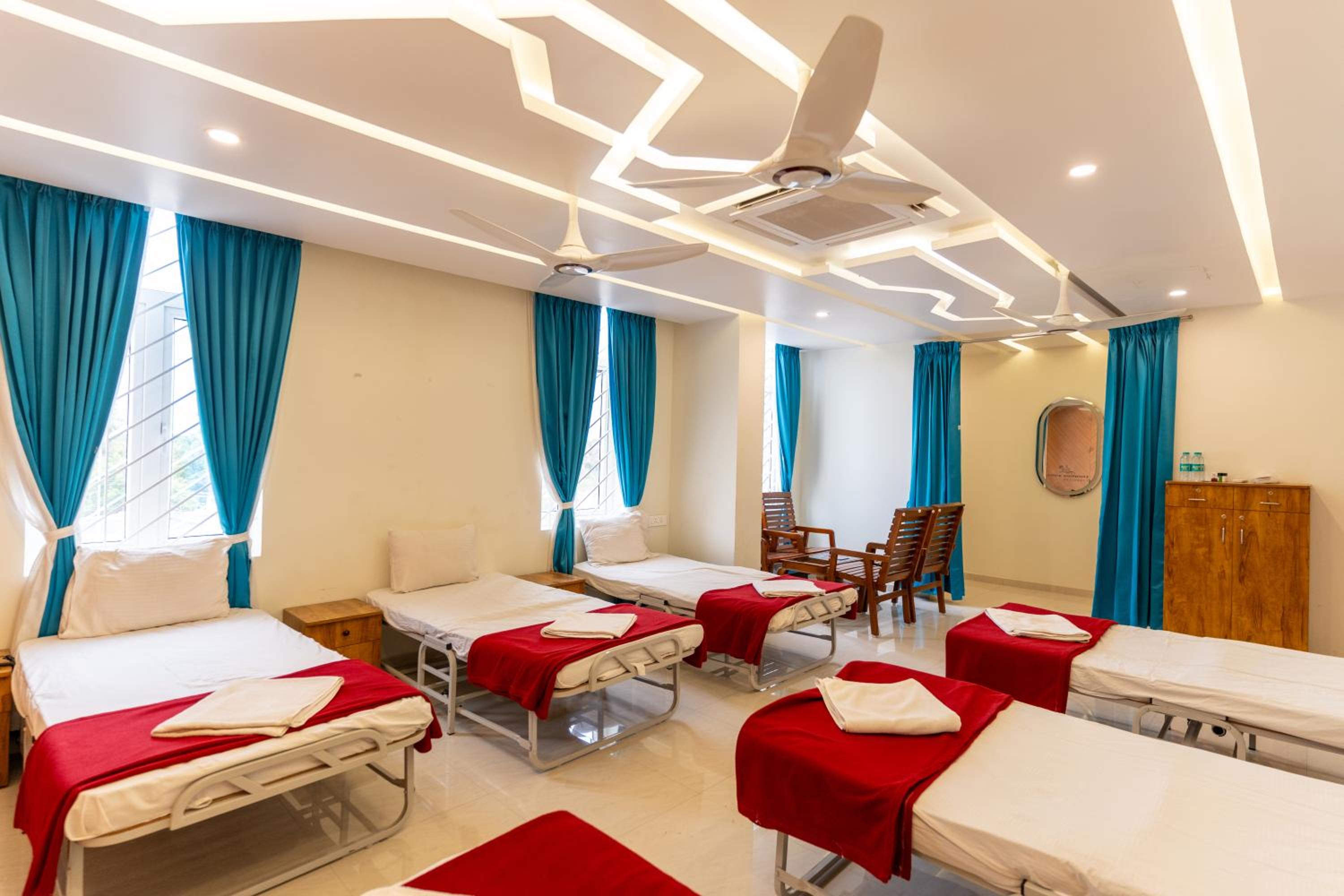 6-Bed Mixed Dormitory Room photo 3