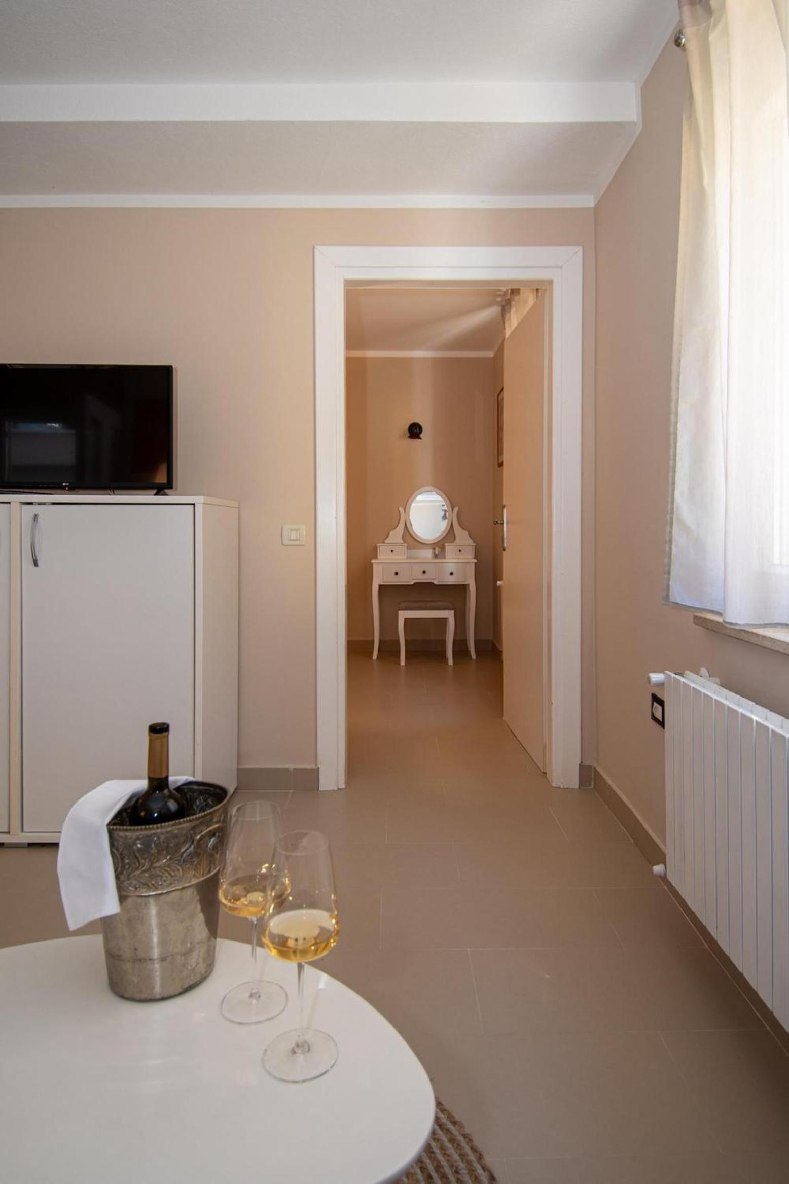 One-Bedroom Apartment - Ground Floor photo 1