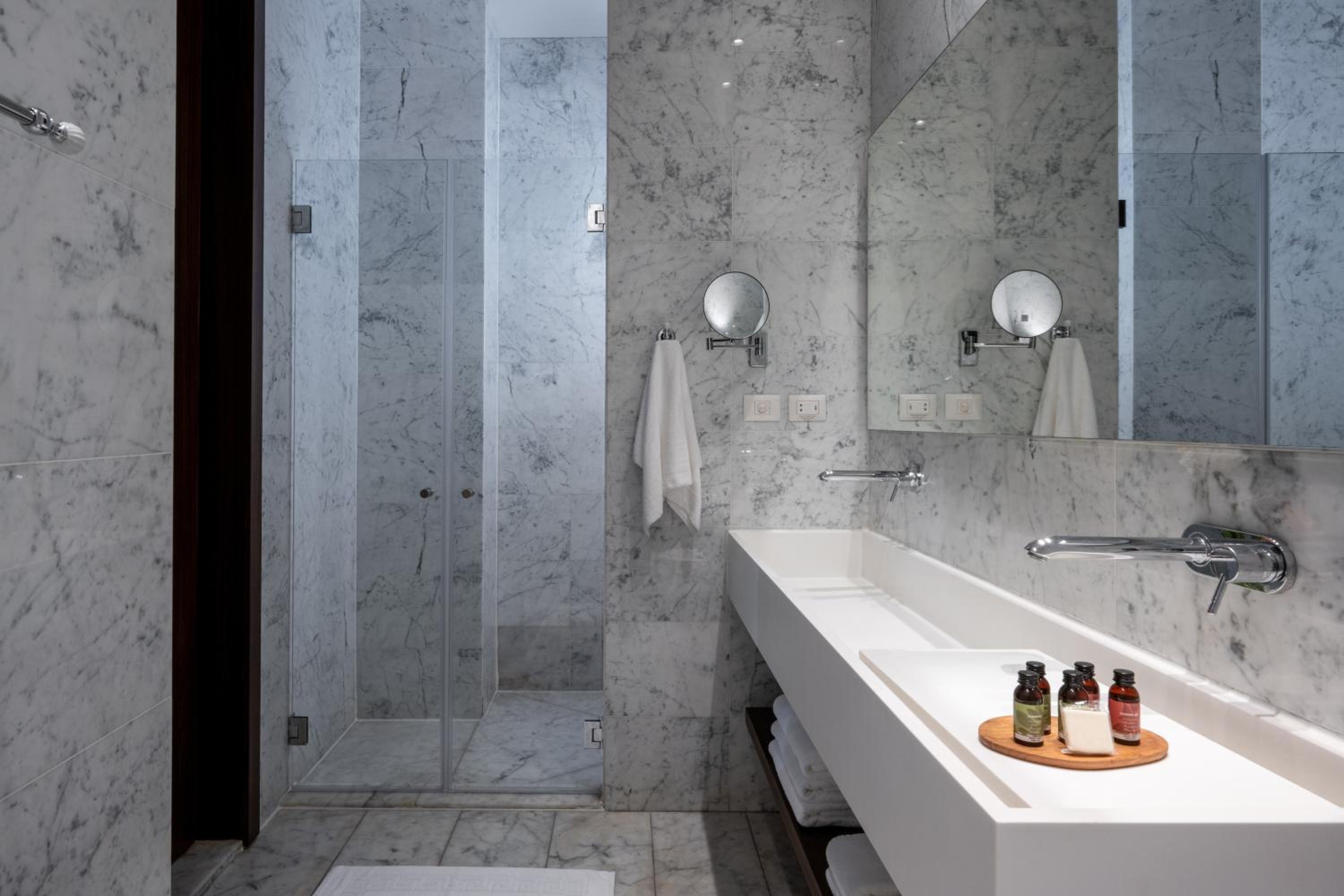 Executive Suite thumbnail 5