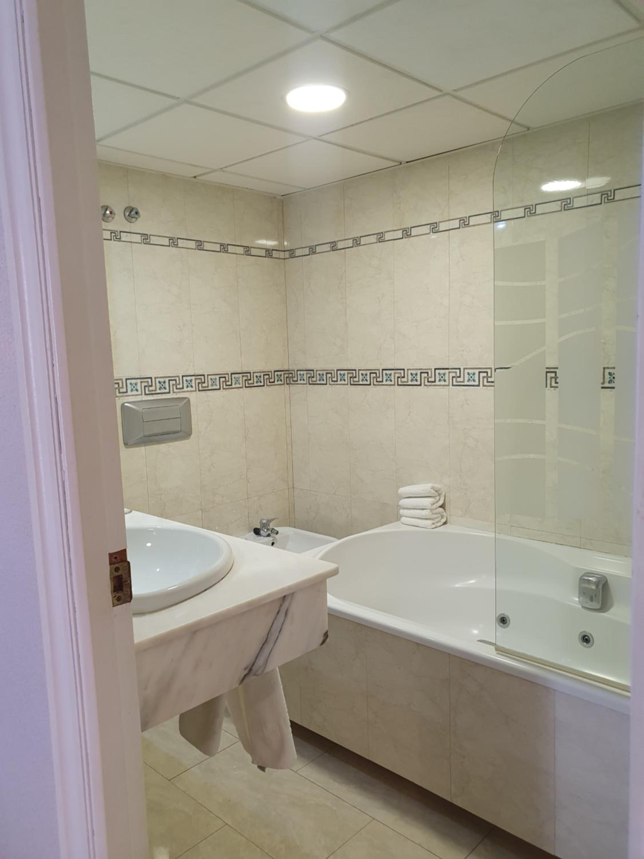 Deluxe Double Room with Spa Bath photo 2