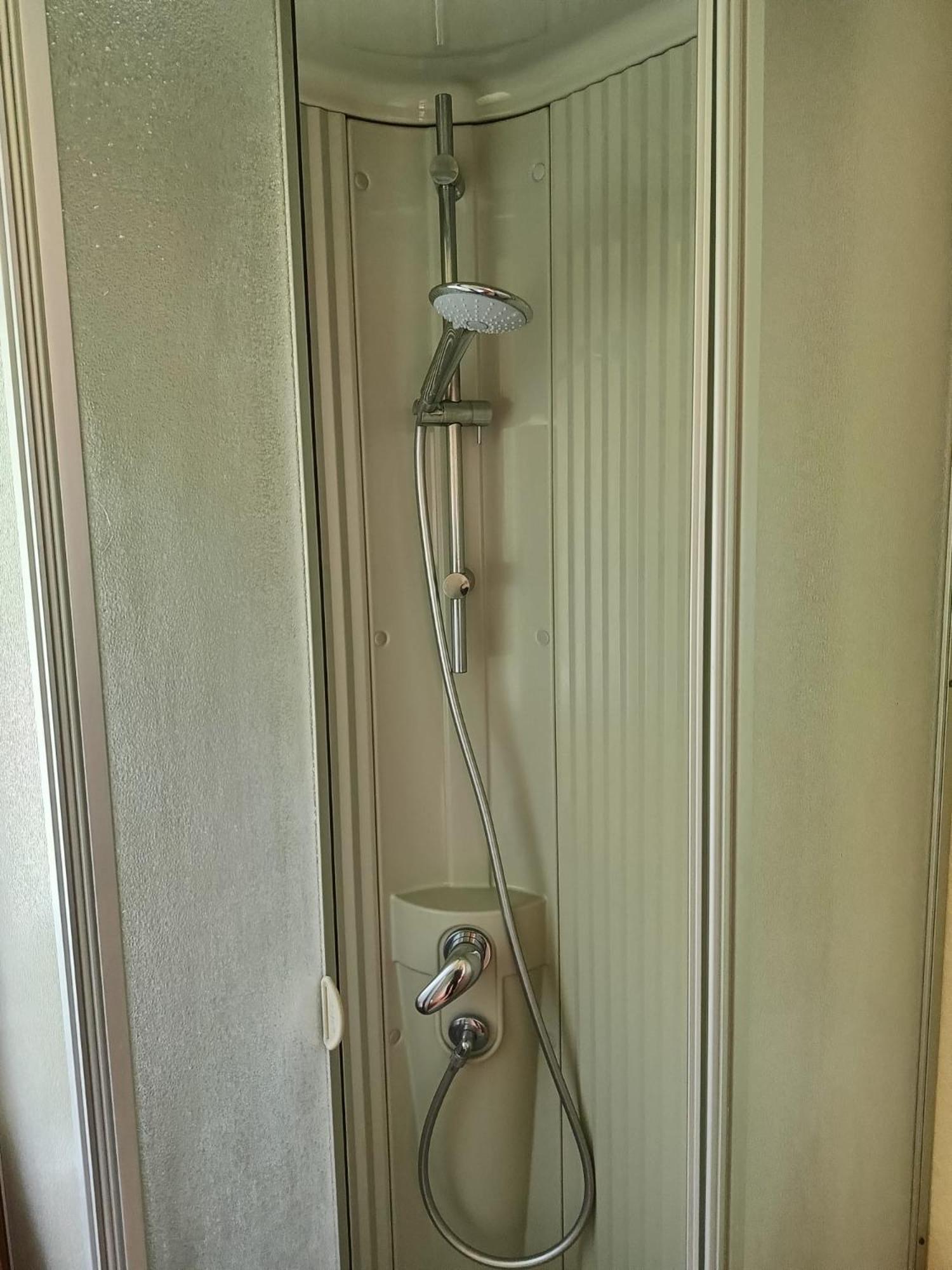 Mobile Home photo 2