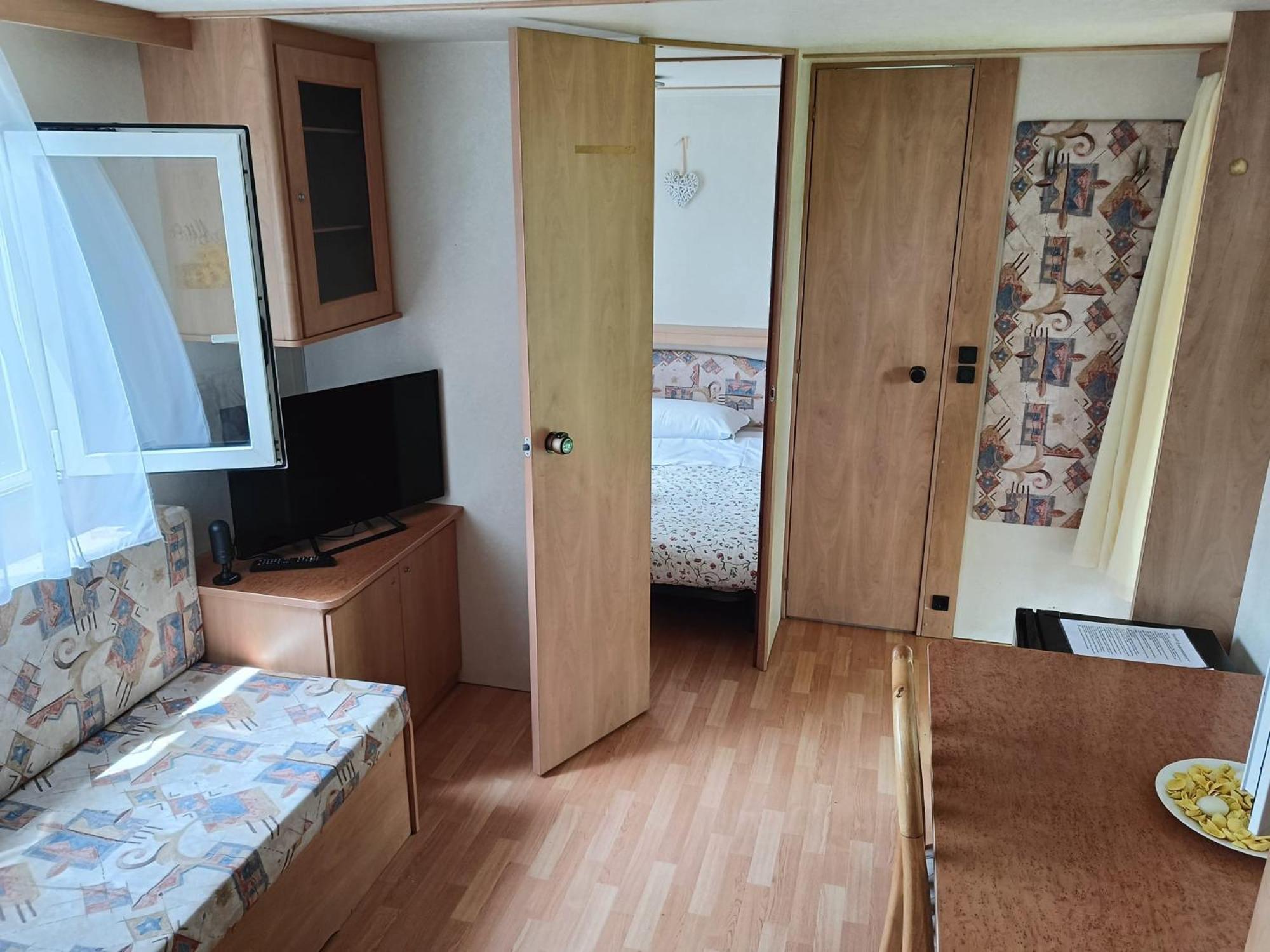 Mobile Home photo 3
